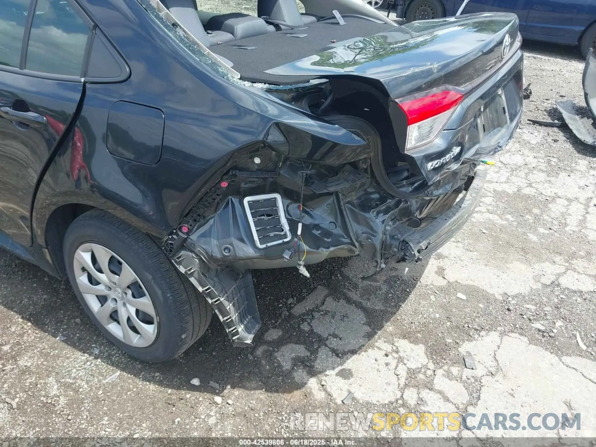 6 Photograph of a damaged car JTDEPMAEXMJ143346 TOYOTA COROLLA 2021