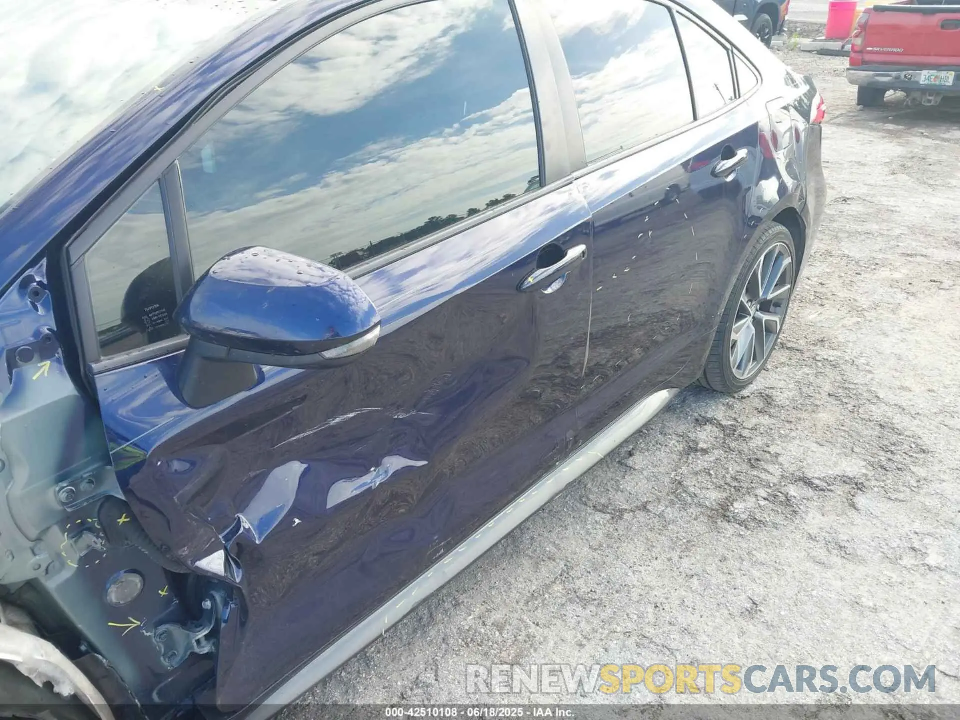 18 Photograph of a damaged car JTDS4MCE8MJ057462 TOYOTA COROLLA 2021