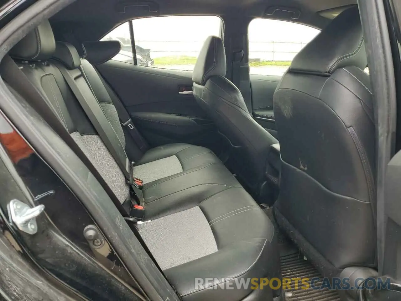 11 Photograph of a damaged car JTNA4MBE3M3133568 TOYOTA COROLLA 2021