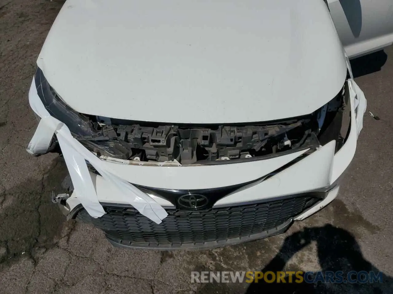11 Photograph of a damaged car JTND4MBE3M3106271 TOYOTA COROLLA 2021