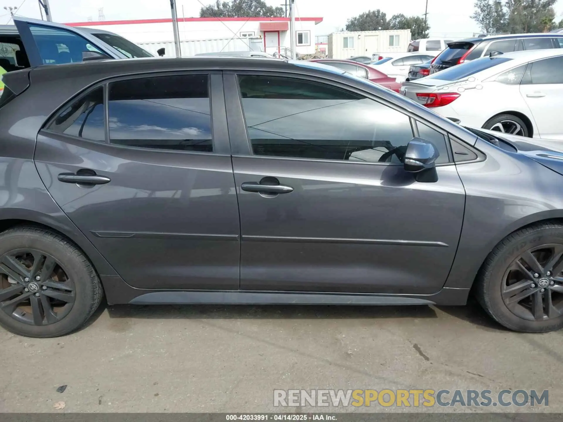 13 Photograph of a damaged car JTND4MBE3M3127668 TOYOTA COROLLA 2021