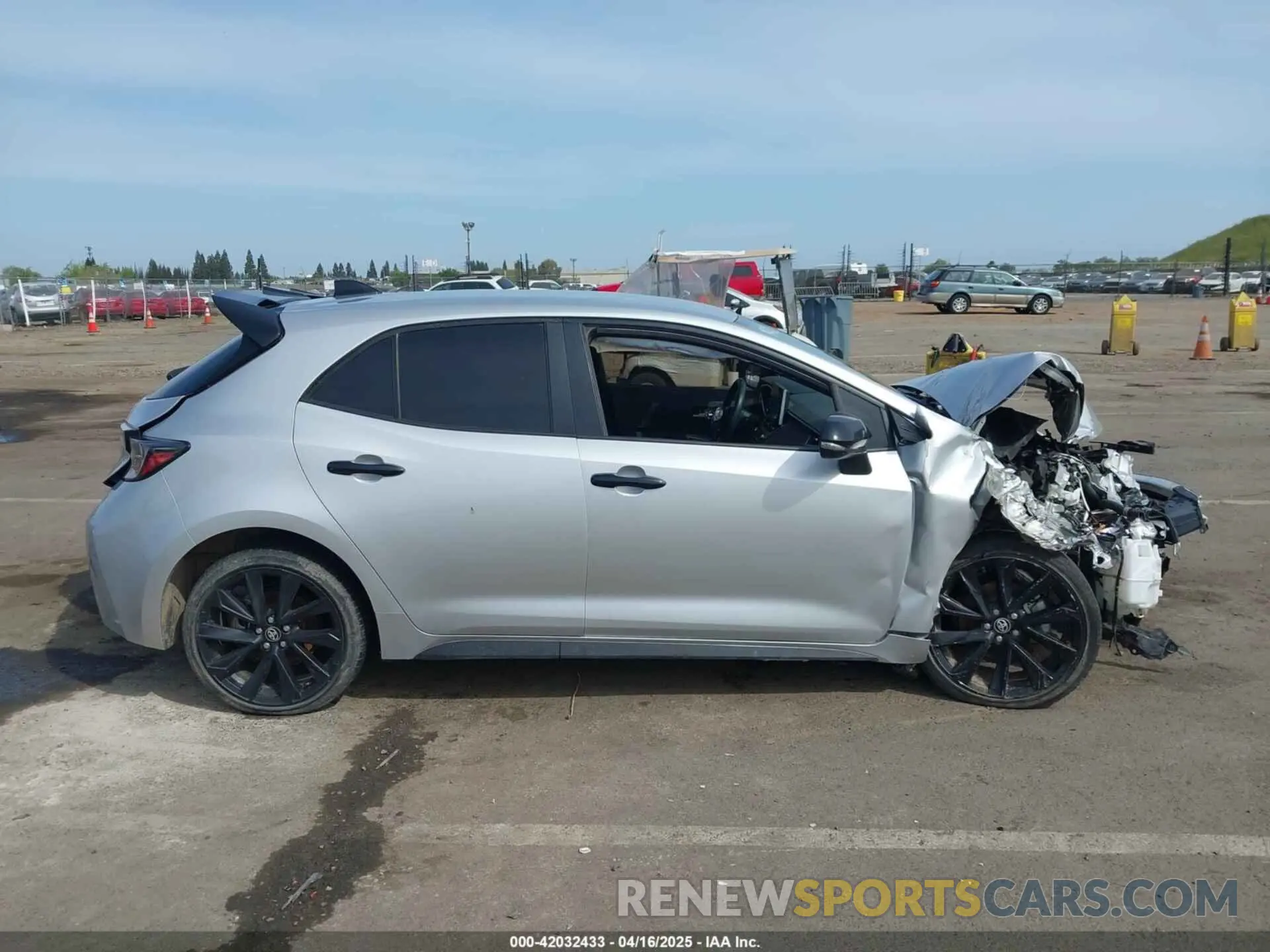 14 Photograph of a damaged car JTND4MBE9M3126220 TOYOTA COROLLA 2021
