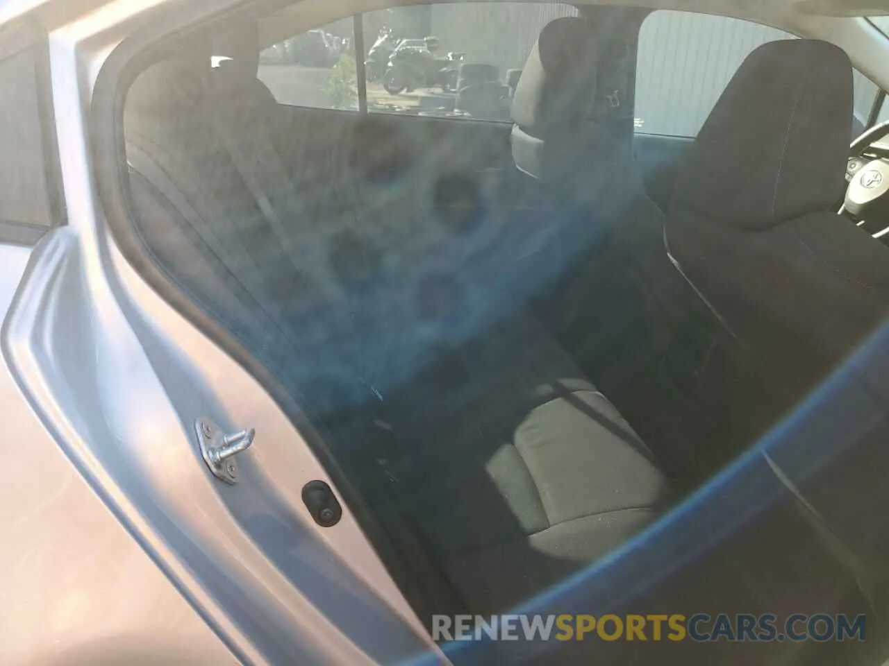 10 Photograph of a damaged car 5YFBPMBE5NP281262 TOYOTA COROLLA 2022