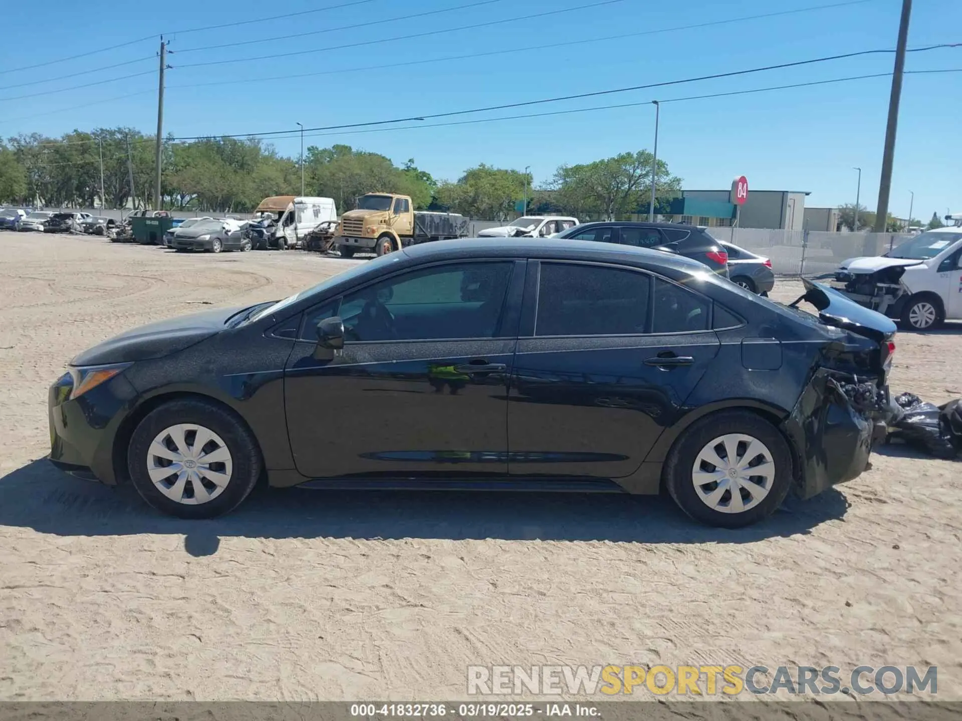 14 Photograph of a damaged car 5YFDPMAE0NP274178 TOYOTA COROLLA 2022