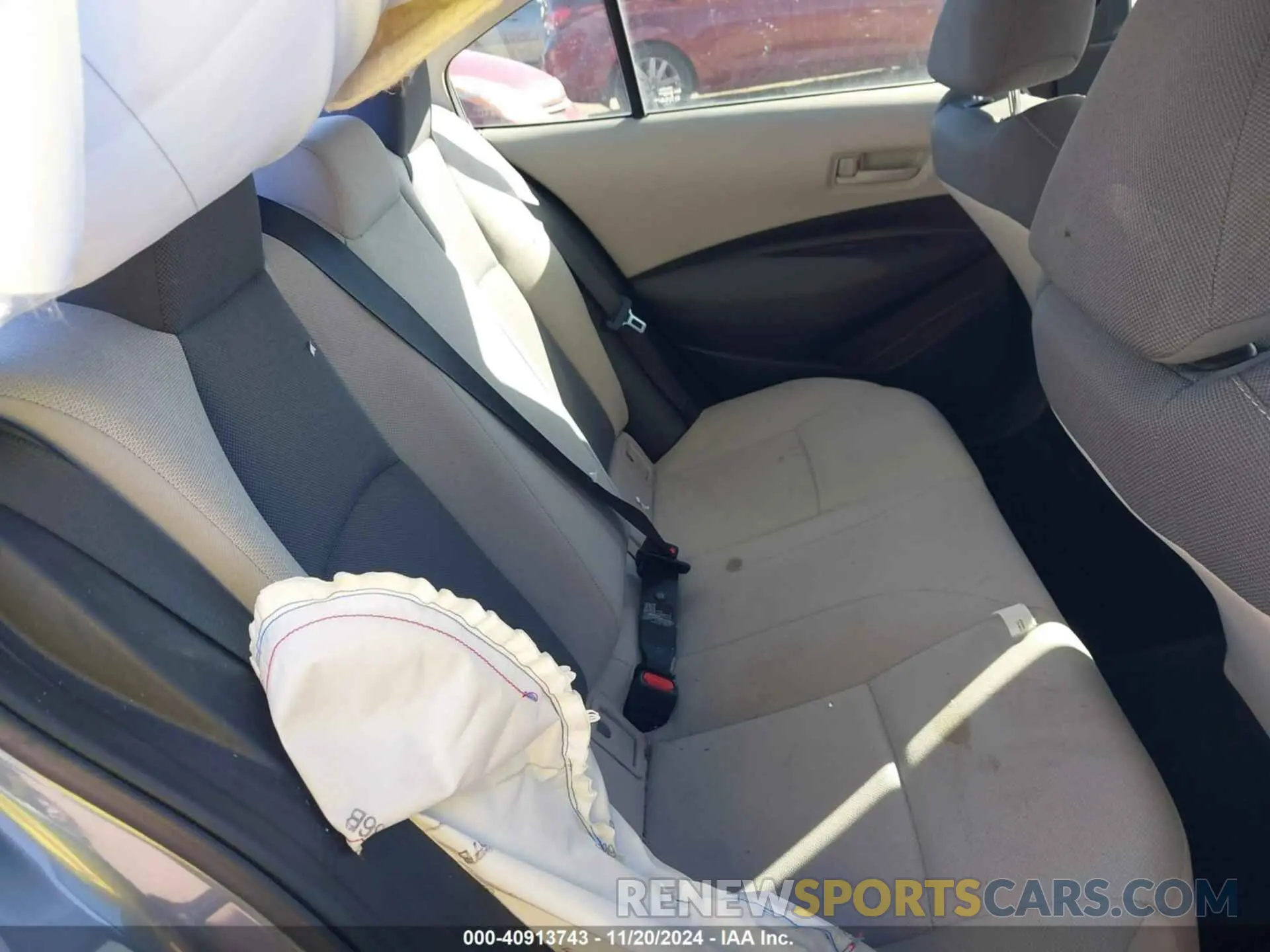 8 Photograph of a damaged car 5YFDPMAE4NP276113 TOYOTA COROLLA 2022
