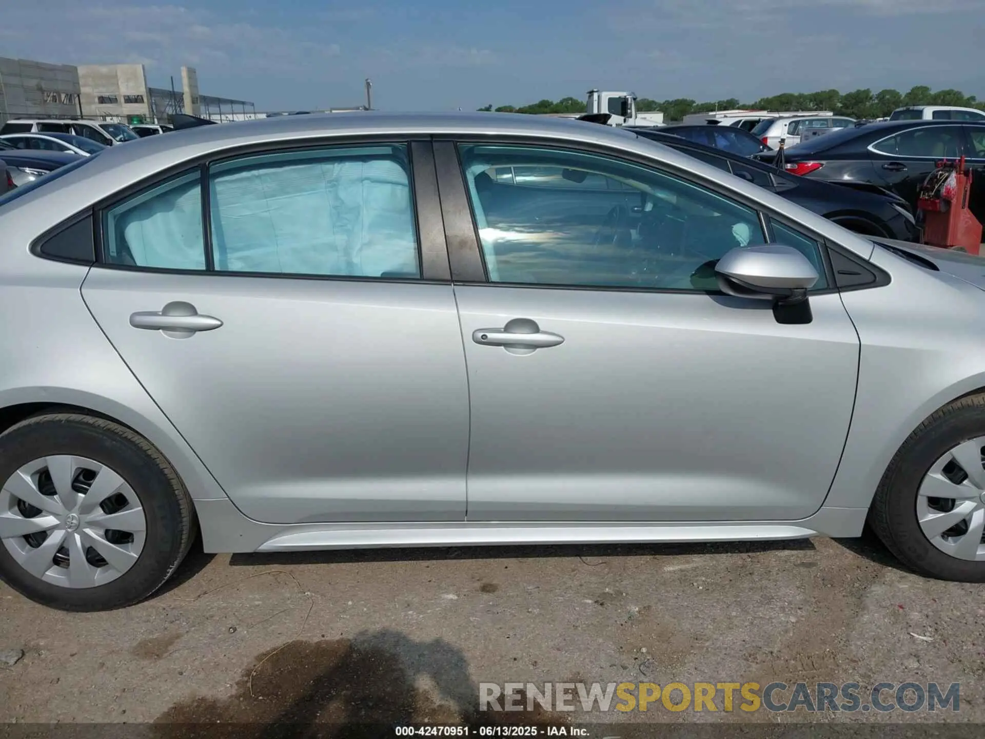 13 Photograph of a damaged car 5YFDPMAE6NP275271 TOYOTA COROLLA 2022