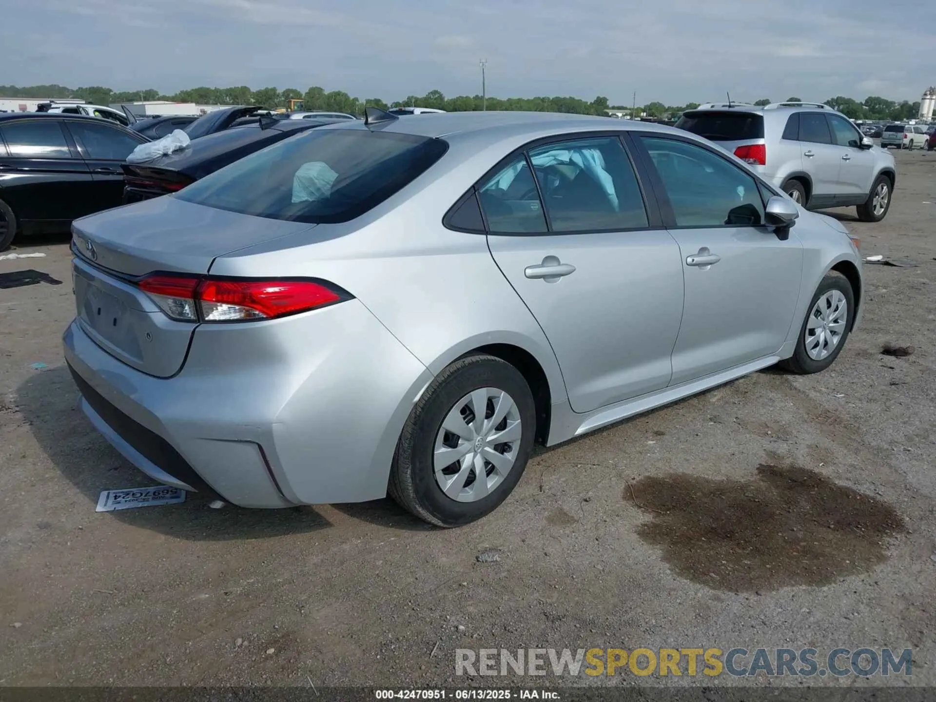 4 Photograph of a damaged car 5YFDPMAE6NP275271 TOYOTA COROLLA 2022