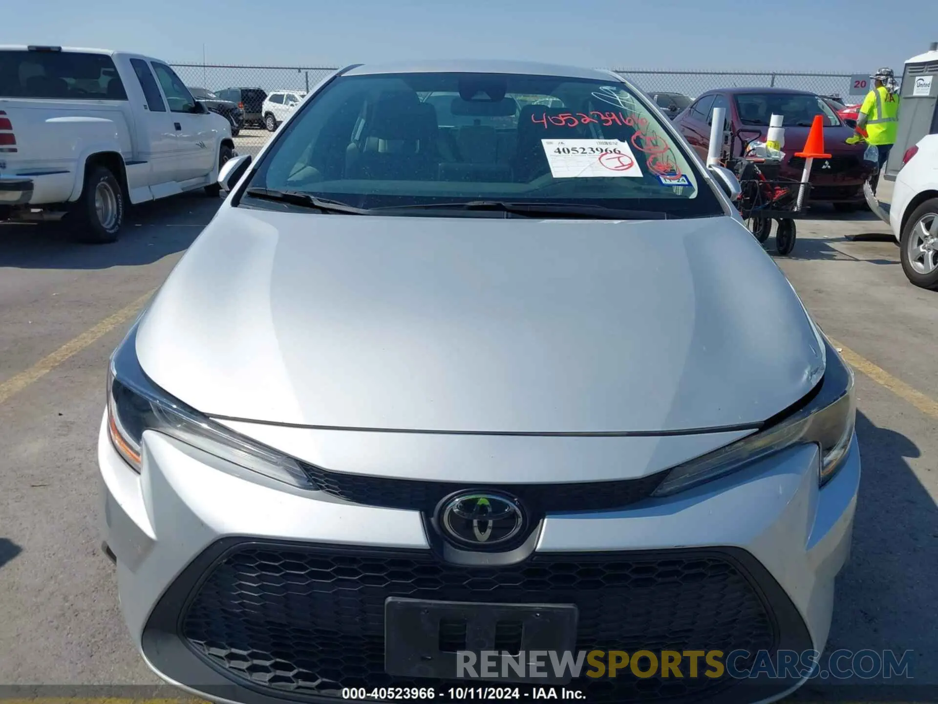 19 Photograph of a damaged car 5YFDPMAE7NP385469 TOYOTA COROLLA 2022