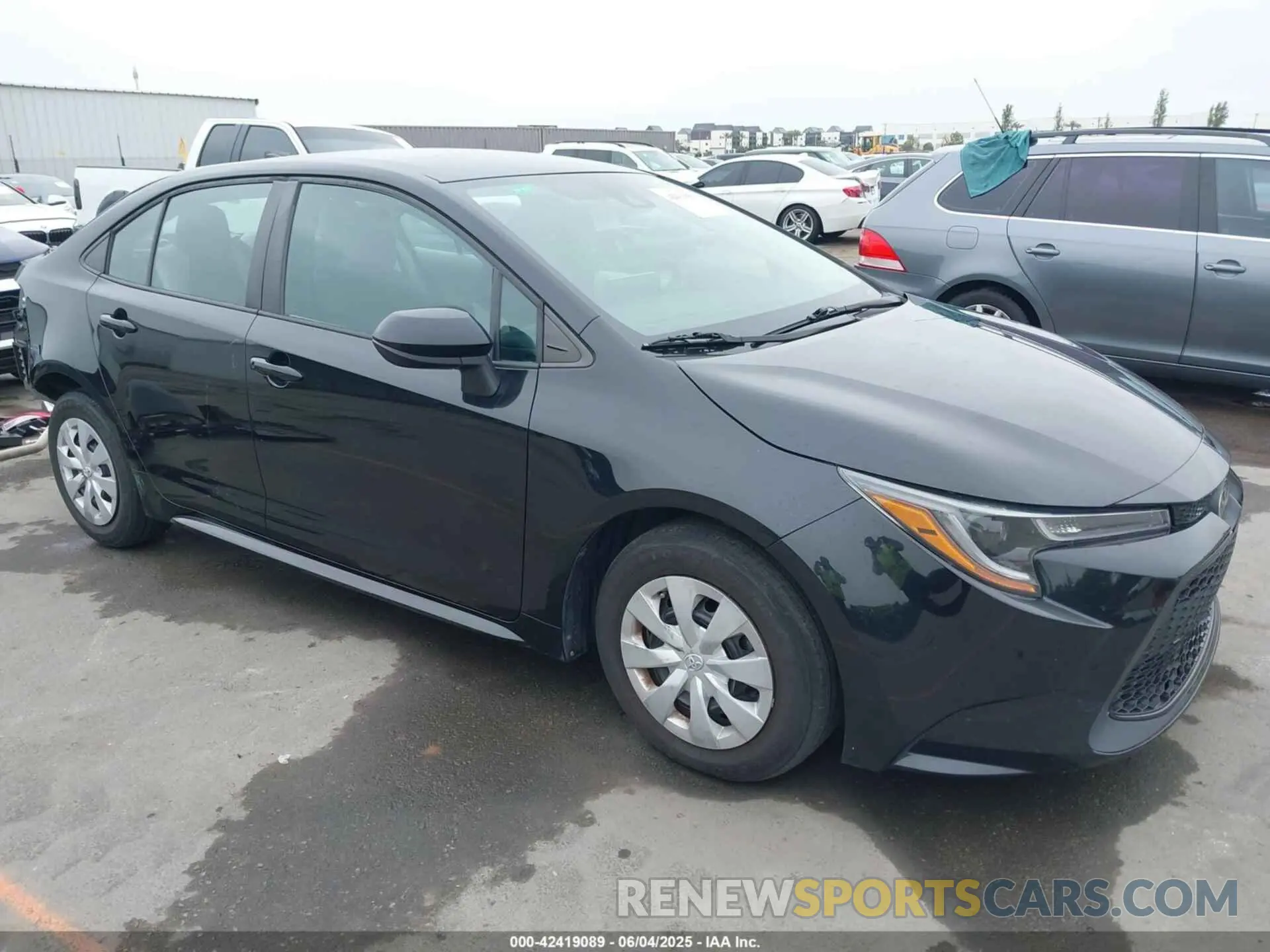 1 Photograph of a damaged car 5YFDPMAE8NP328049 TOYOTA COROLLA 2022