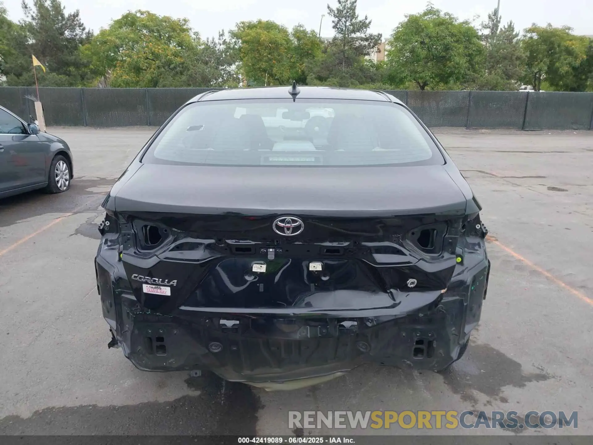 17 Photograph of a damaged car 5YFDPMAE8NP328049 TOYOTA COROLLA 2022