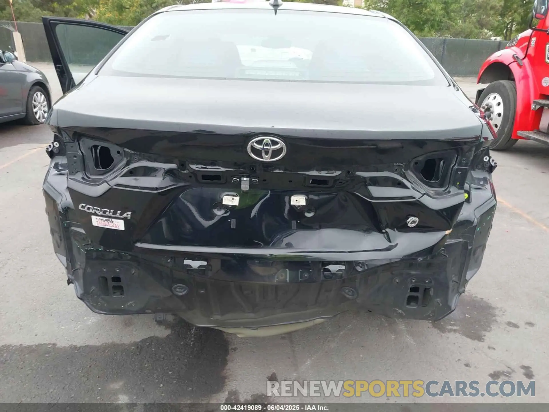 6 Photograph of a damaged car 5YFDPMAE8NP328049 TOYOTA COROLLA 2022