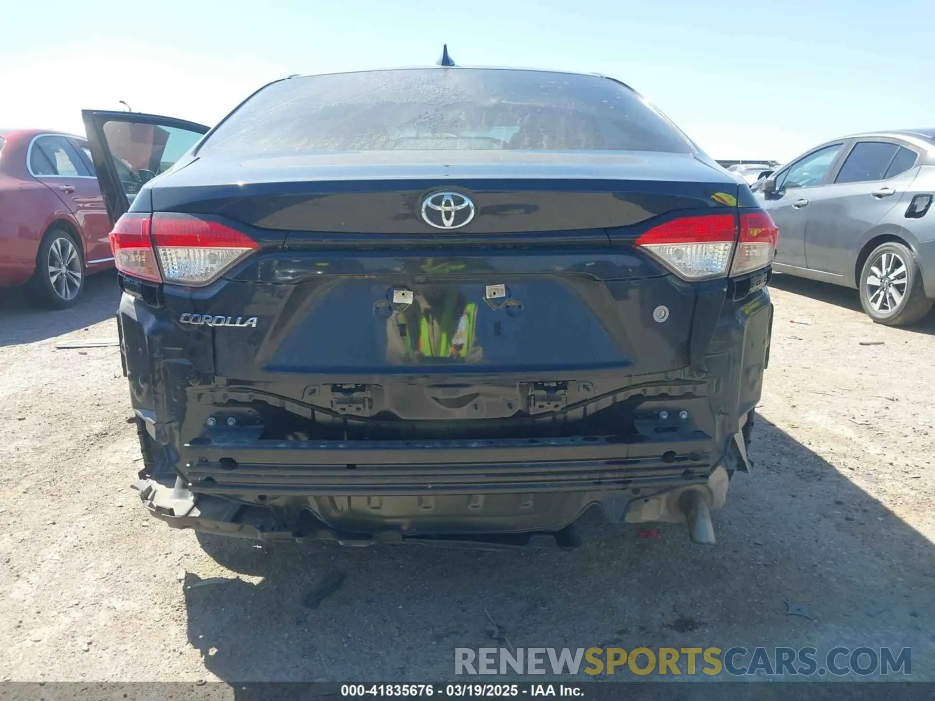 16 Photograph of a damaged car 5YFDPMAE9NP287950 TOYOTA COROLLA 2022
