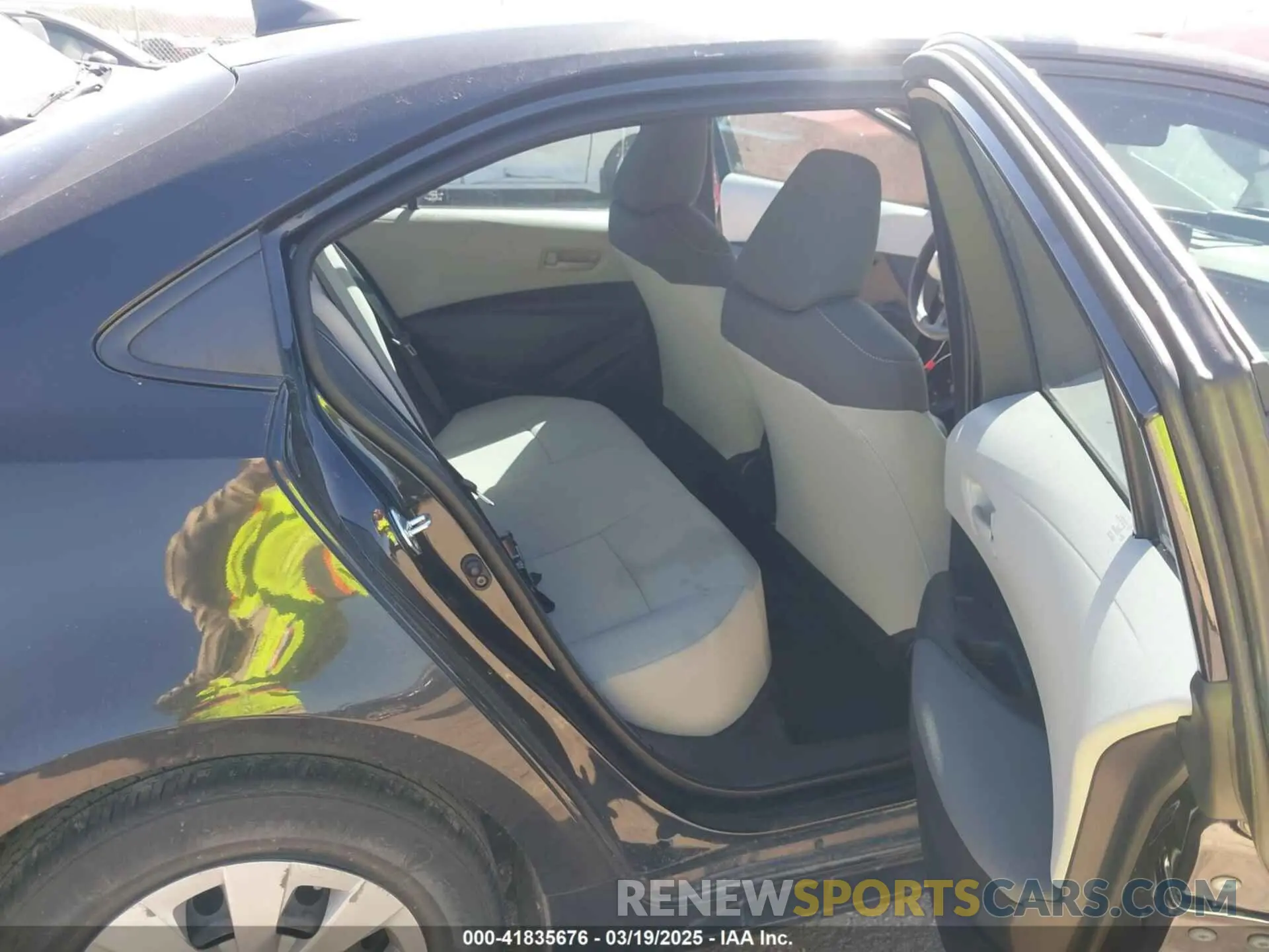 8 Photograph of a damaged car 5YFDPMAE9NP287950 TOYOTA COROLLA 2022