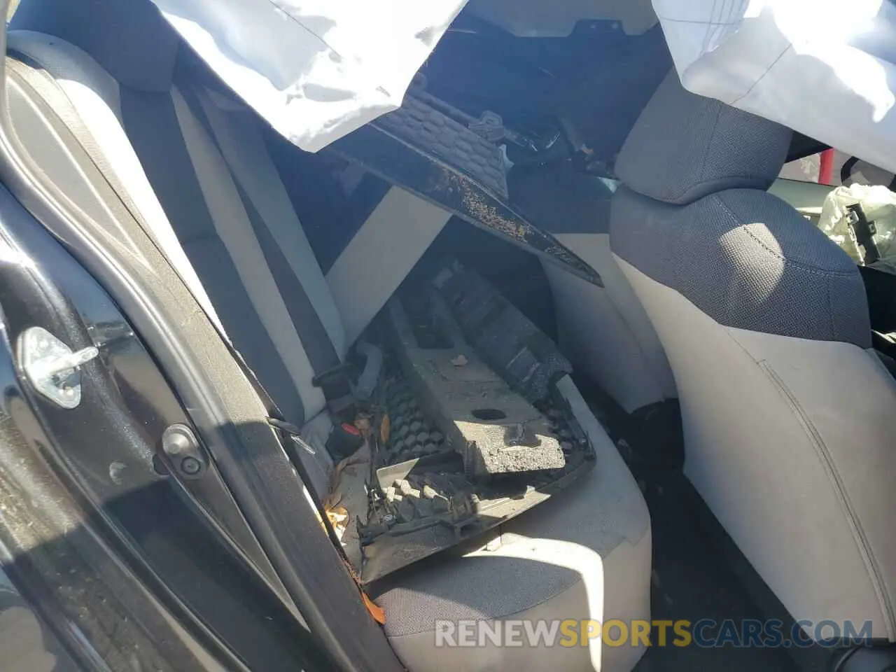 11 Photograph of a damaged car 5YFDPMAEXNP271692 TOYOTA COROLLA 2022