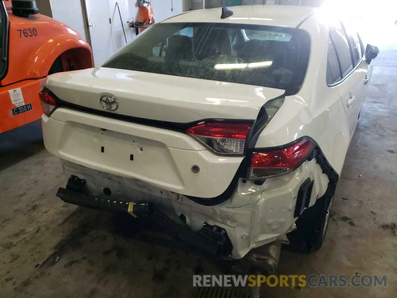 9 Photograph of a damaged car 5YFDPMAEXNP284586 TOYOTA COROLLA 2022