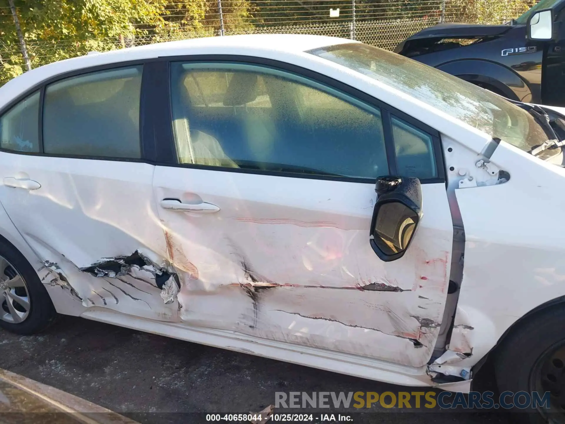 13 Photograph of a damaged car 5YFEPMAE0NP275531 TOYOTA COROLLA 2022