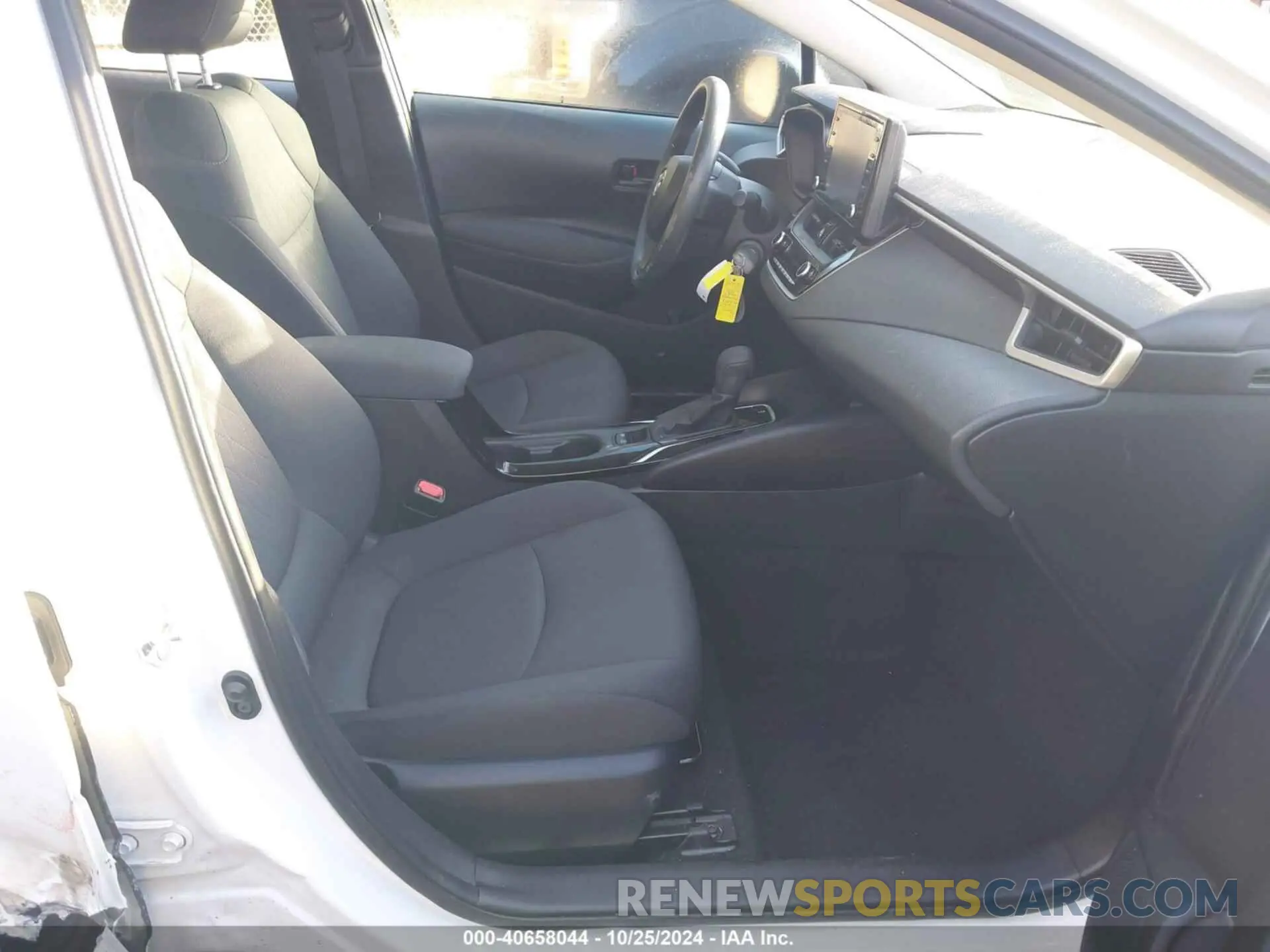 5 Photograph of a damaged car 5YFEPMAE0NP275531 TOYOTA COROLLA 2022