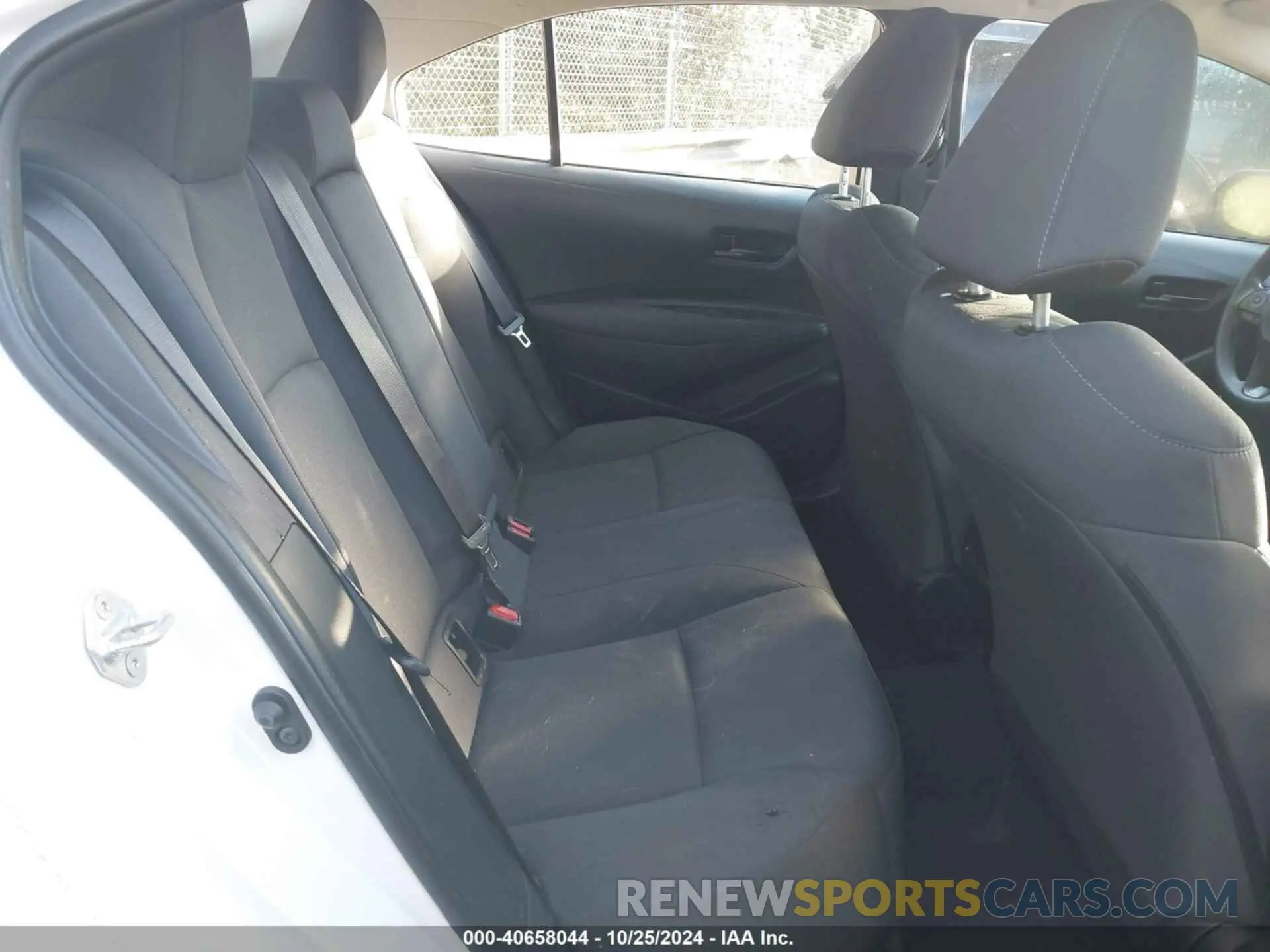 8 Photograph of a damaged car 5YFEPMAE0NP275531 TOYOTA COROLLA 2022