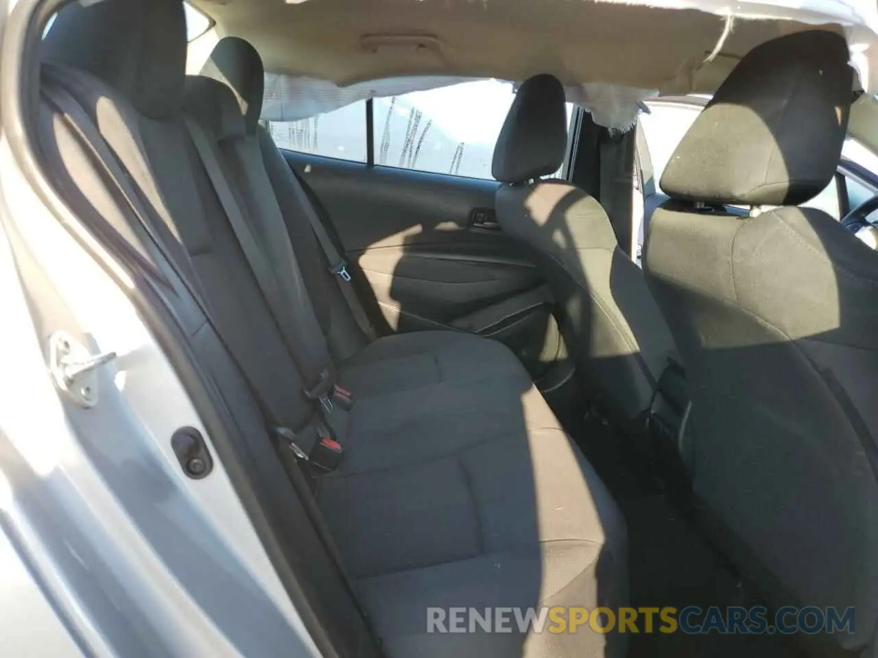 10 Photograph of a damaged car 5YFEPMAE0NP285511 TOYOTA COROLLA 2022