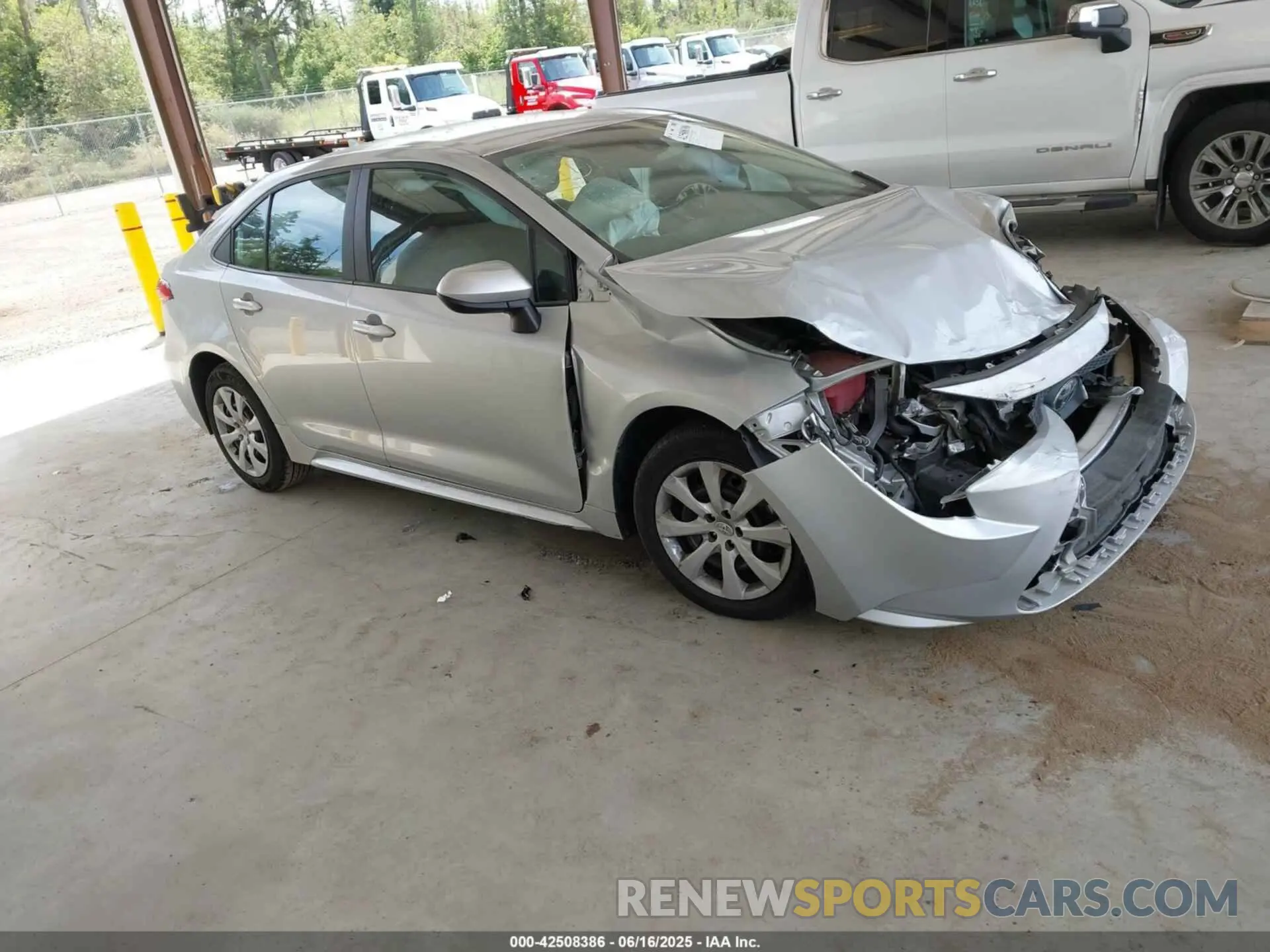 1 Photograph of a damaged car 5YFEPMAE0NP289042 TOYOTA COROLLA 2022