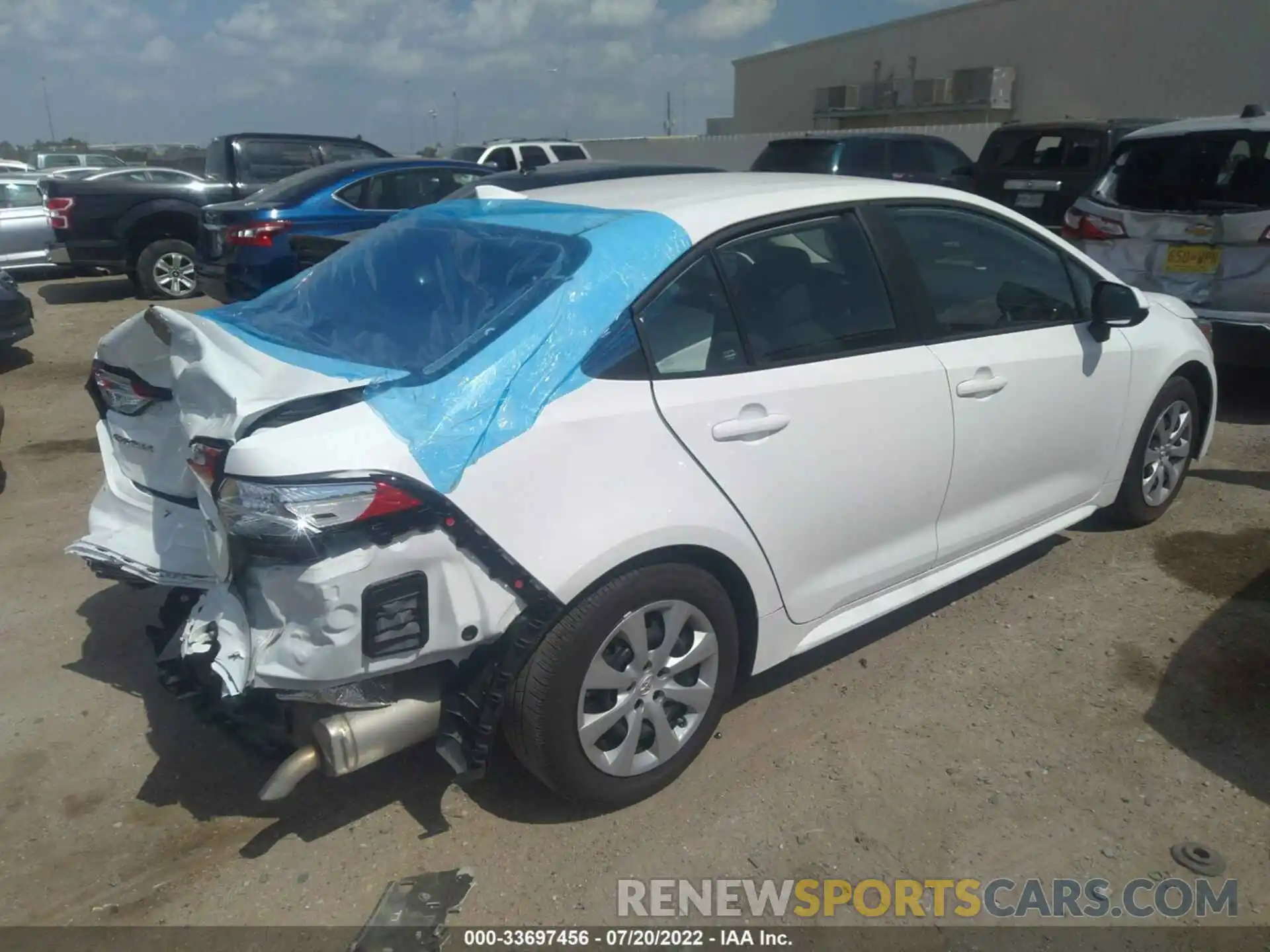 4 Photograph of a damaged car 5YFEPMAE0NP298341 TOYOTA COROLLA 2022