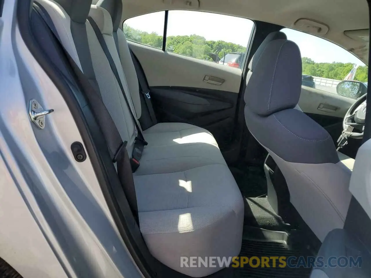 10 Photograph of a damaged car 5YFEPMAE0NP302856 TOYOTA COROLLA 2022