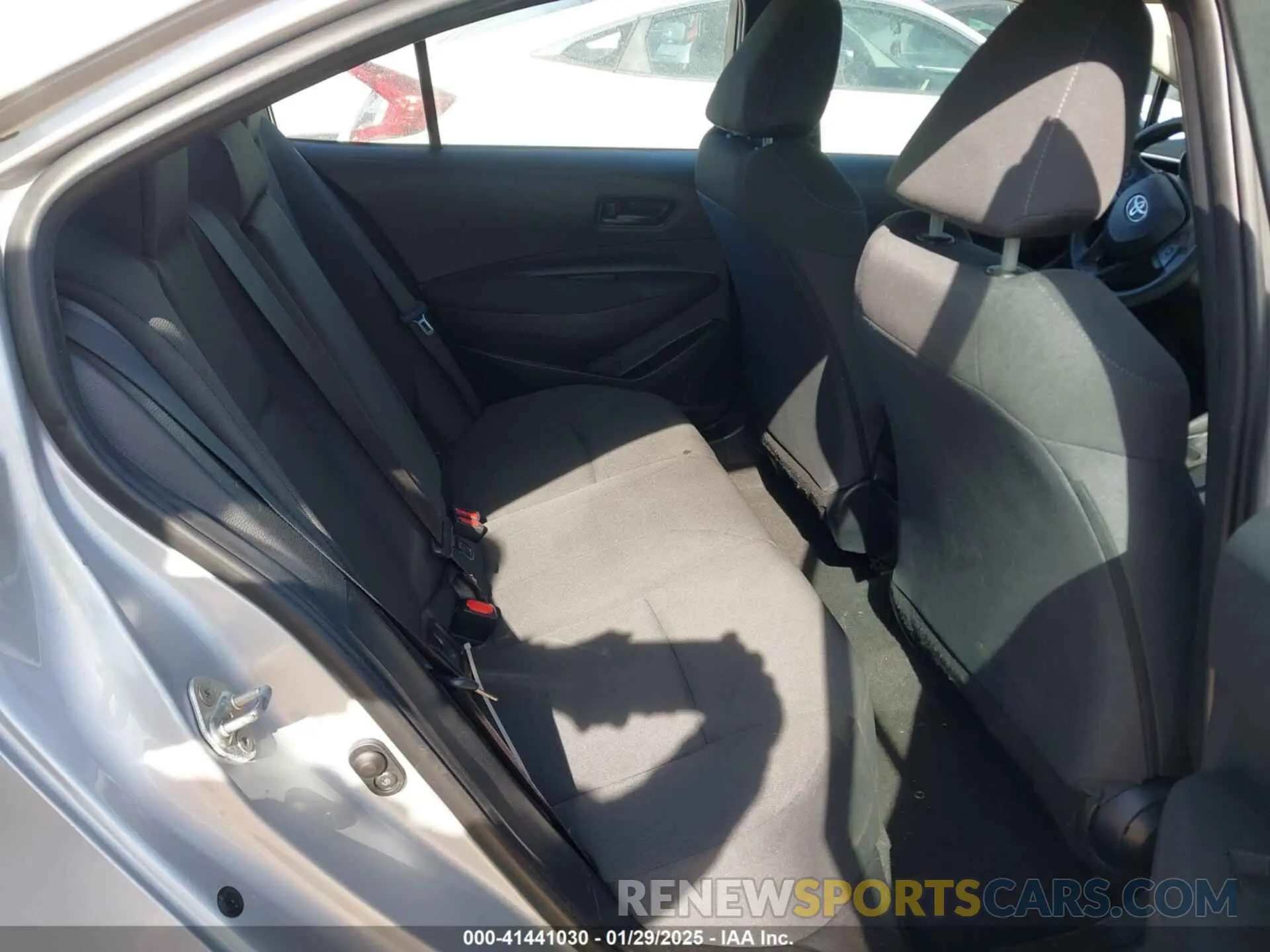 8 Photograph of a damaged car 5YFEPMAE0NP325540 TOYOTA COROLLA 2022