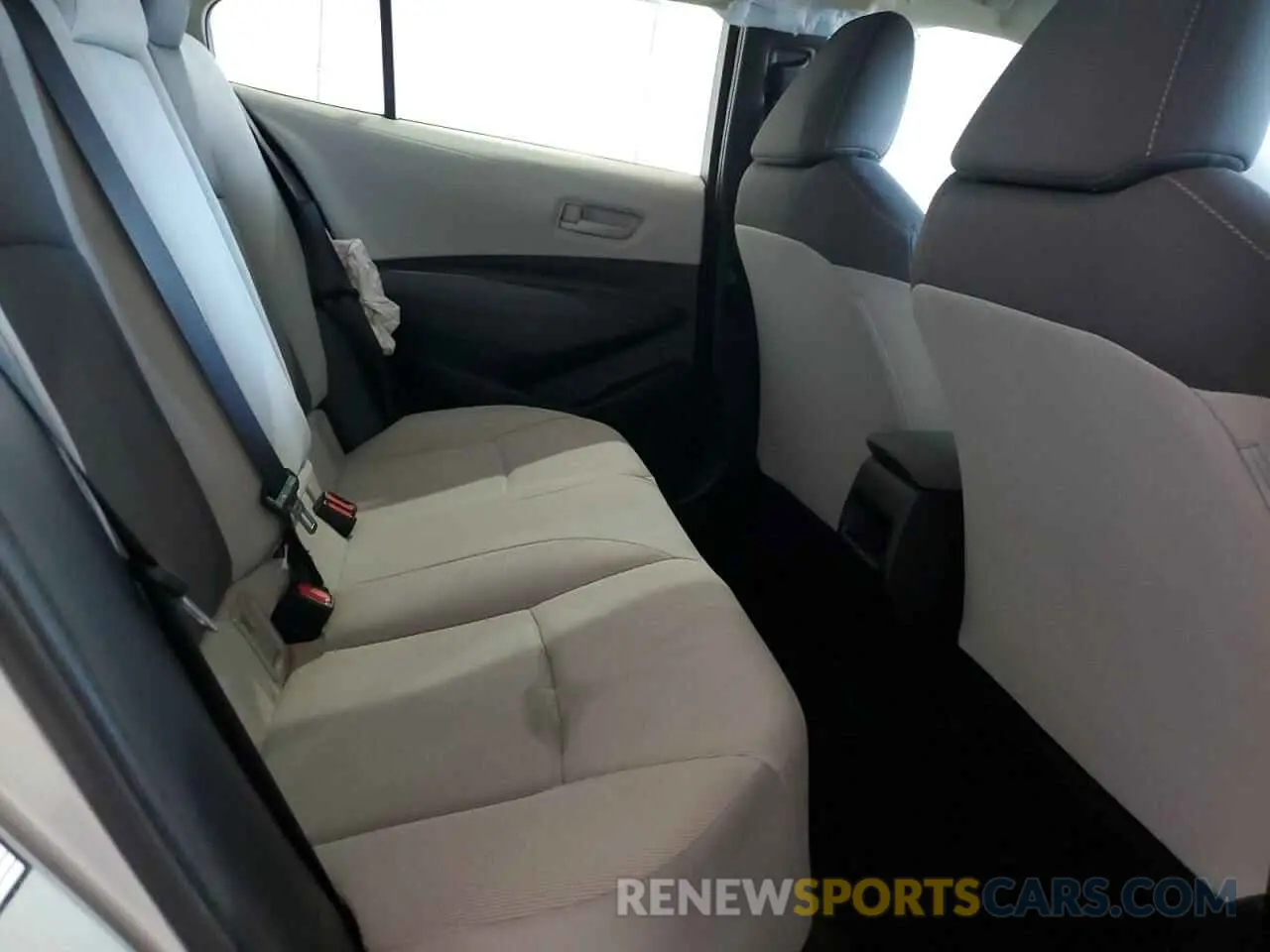 10 Photograph of a damaged car 5YFEPMAE0NP330172 TOYOTA COROLLA 2022