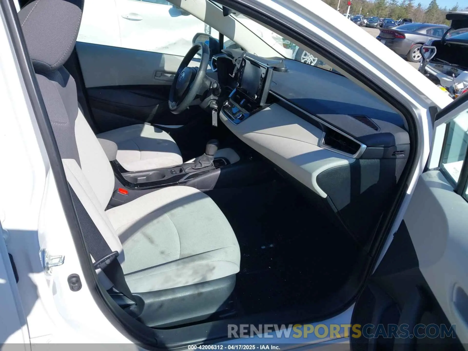 5 Photograph of a damaged car 5YFEPMAE0NP340815 TOYOTA COROLLA 2022