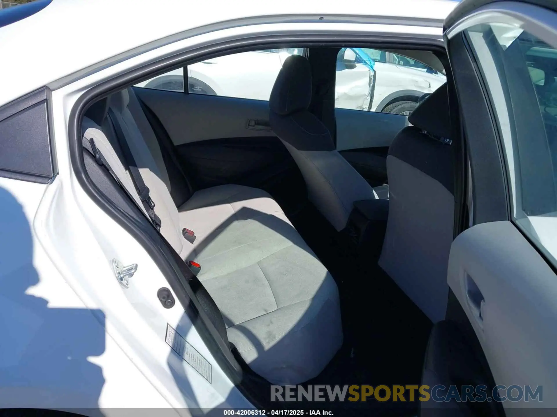 8 Photograph of a damaged car 5YFEPMAE0NP340815 TOYOTA COROLLA 2022