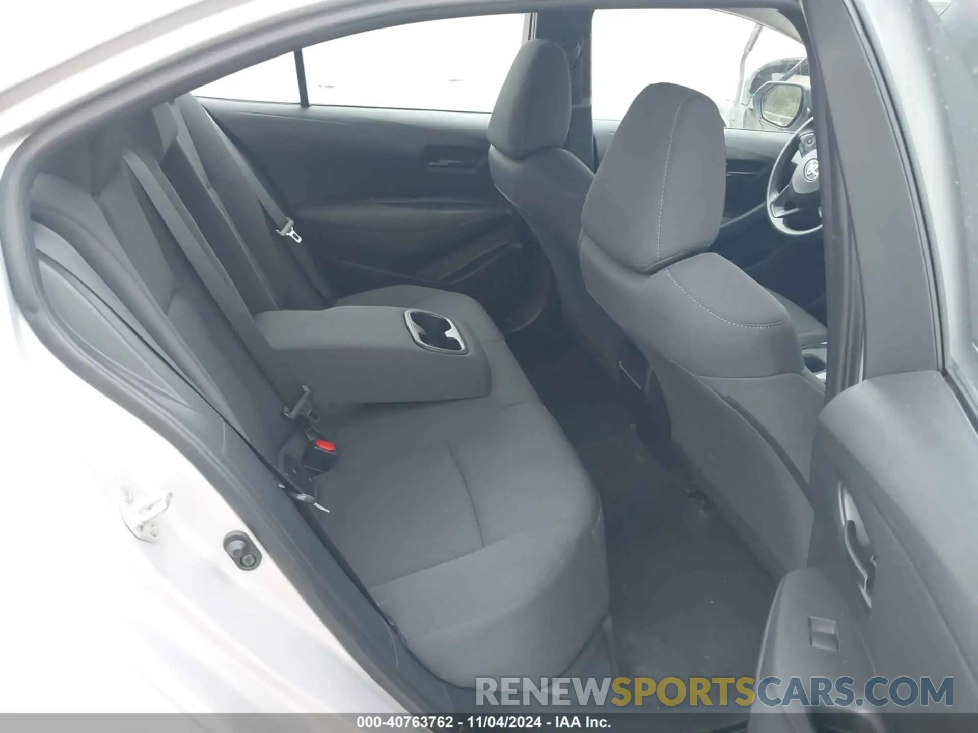 8 Photograph of a damaged car 5YFEPMAE0NP357646 TOYOTA COROLLA 2022