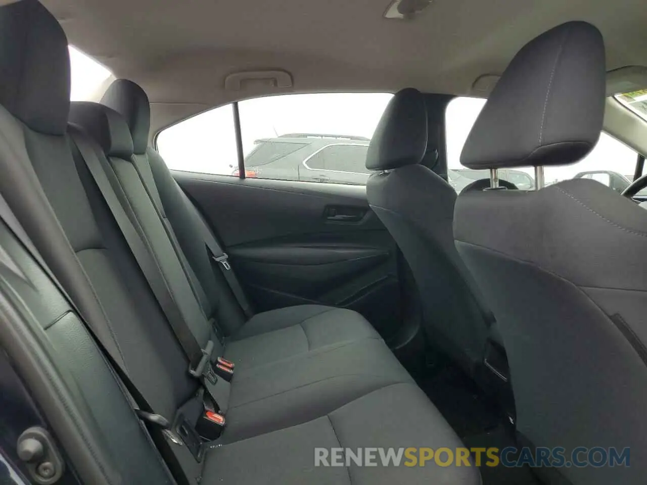 10 Photograph of a damaged car 5YFEPMAE0NP358389 TOYOTA COROLLA 2022