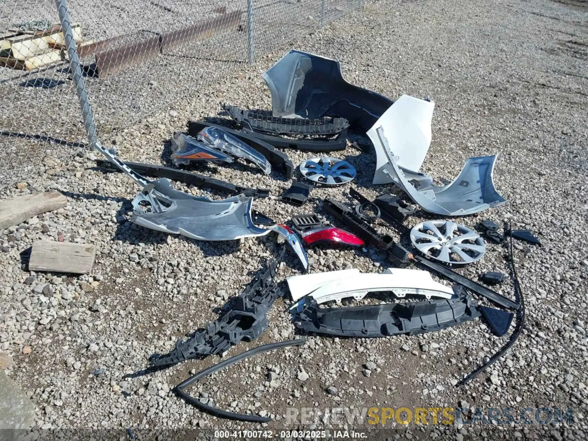 12 Photograph of a damaged car 5YFEPMAE1NP271925 TOYOTA COROLLA 2022