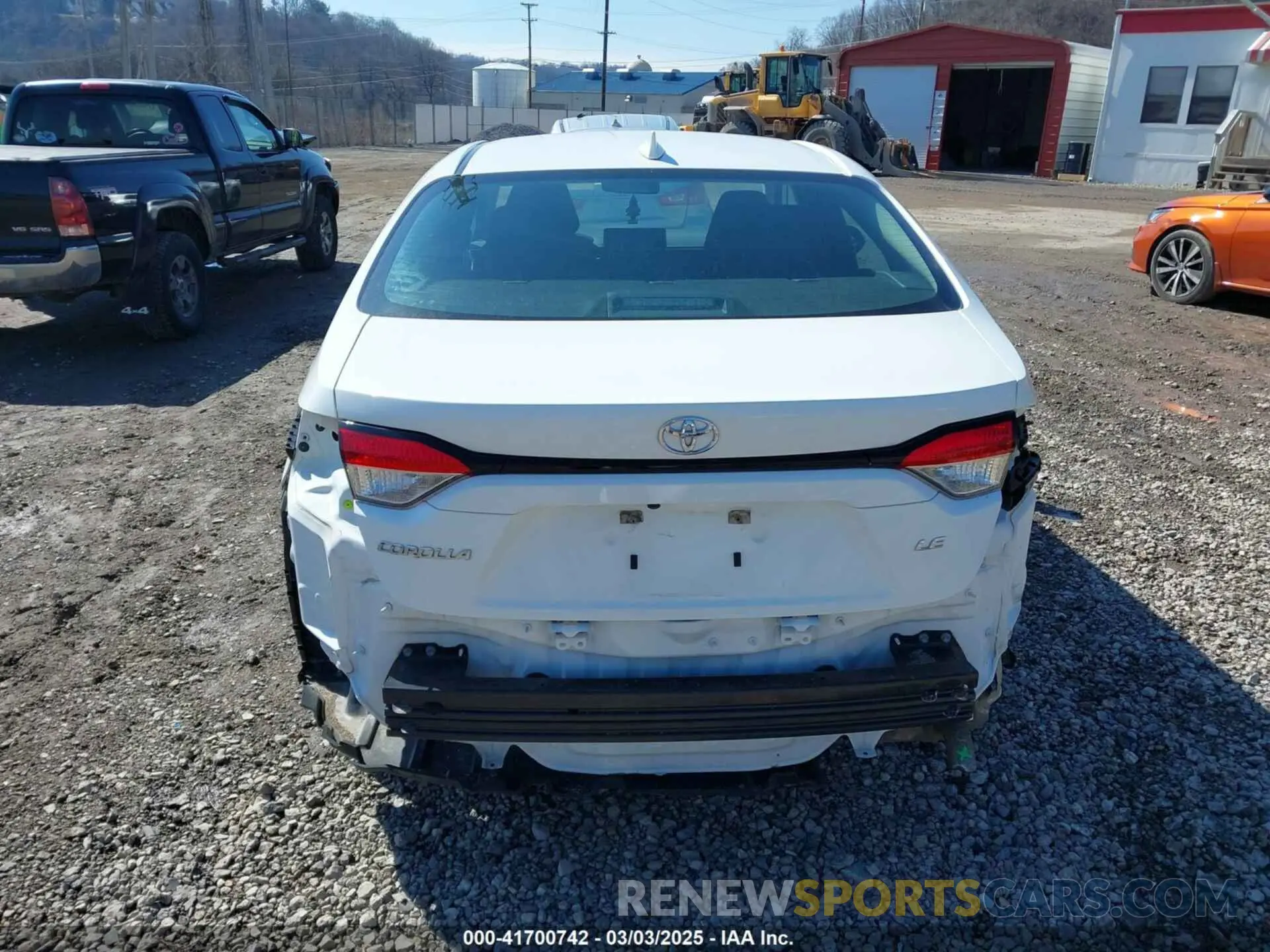 17 Photograph of a damaged car 5YFEPMAE1NP271925 TOYOTA COROLLA 2022