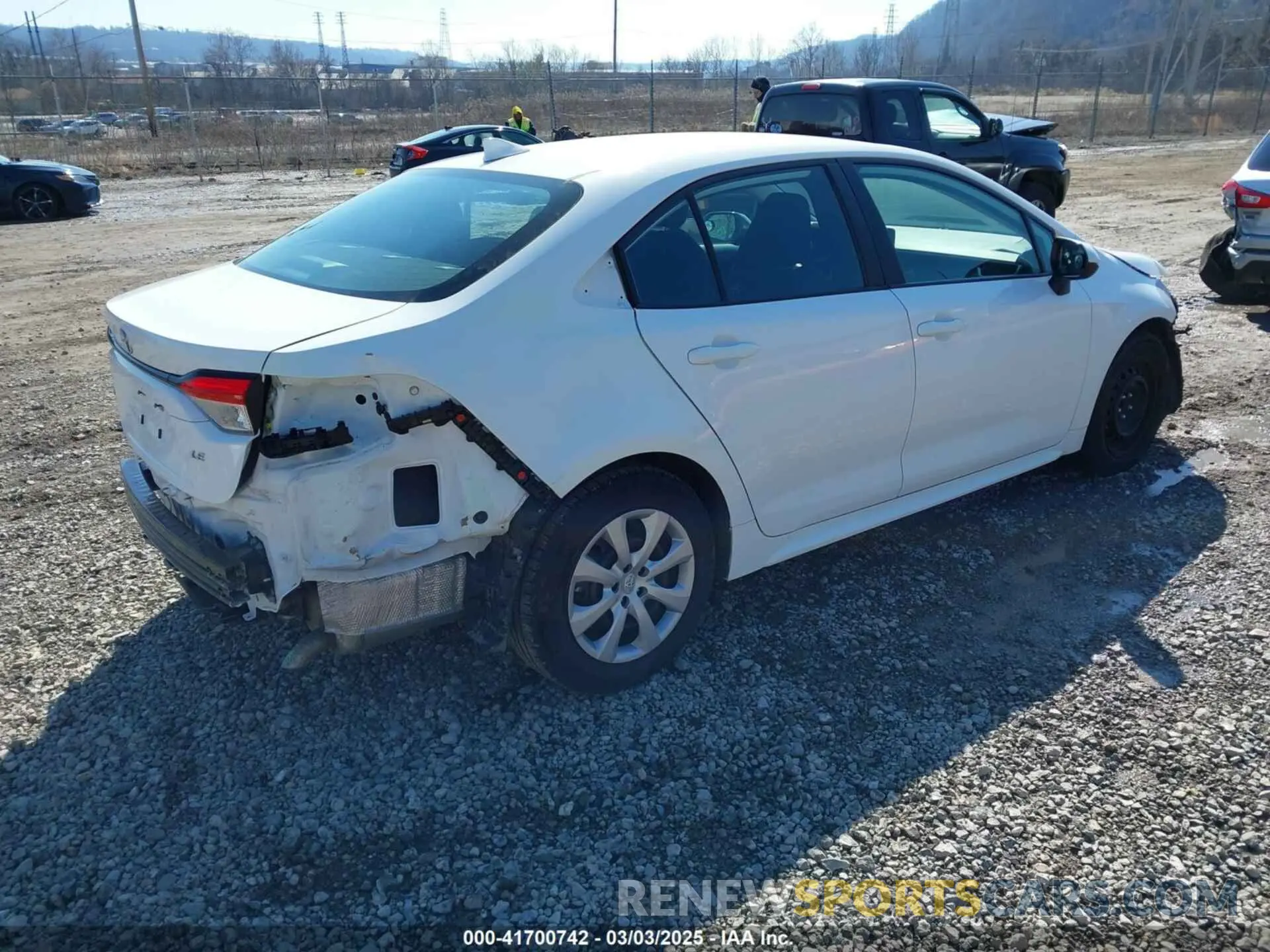4 Photograph of a damaged car 5YFEPMAE1NP271925 TOYOTA COROLLA 2022