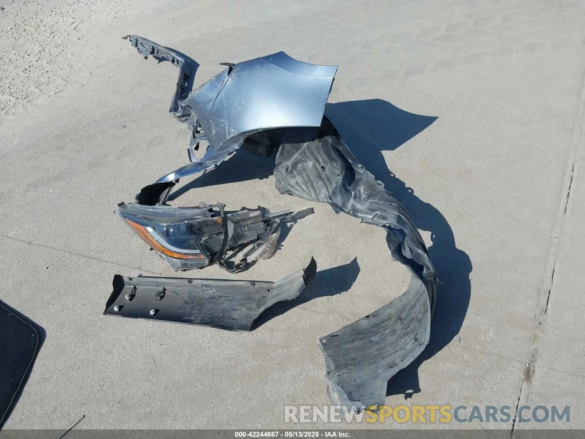 12 Photograph of a damaged car 5YFEPMAE1NP280253 TOYOTA COROLLA 2022