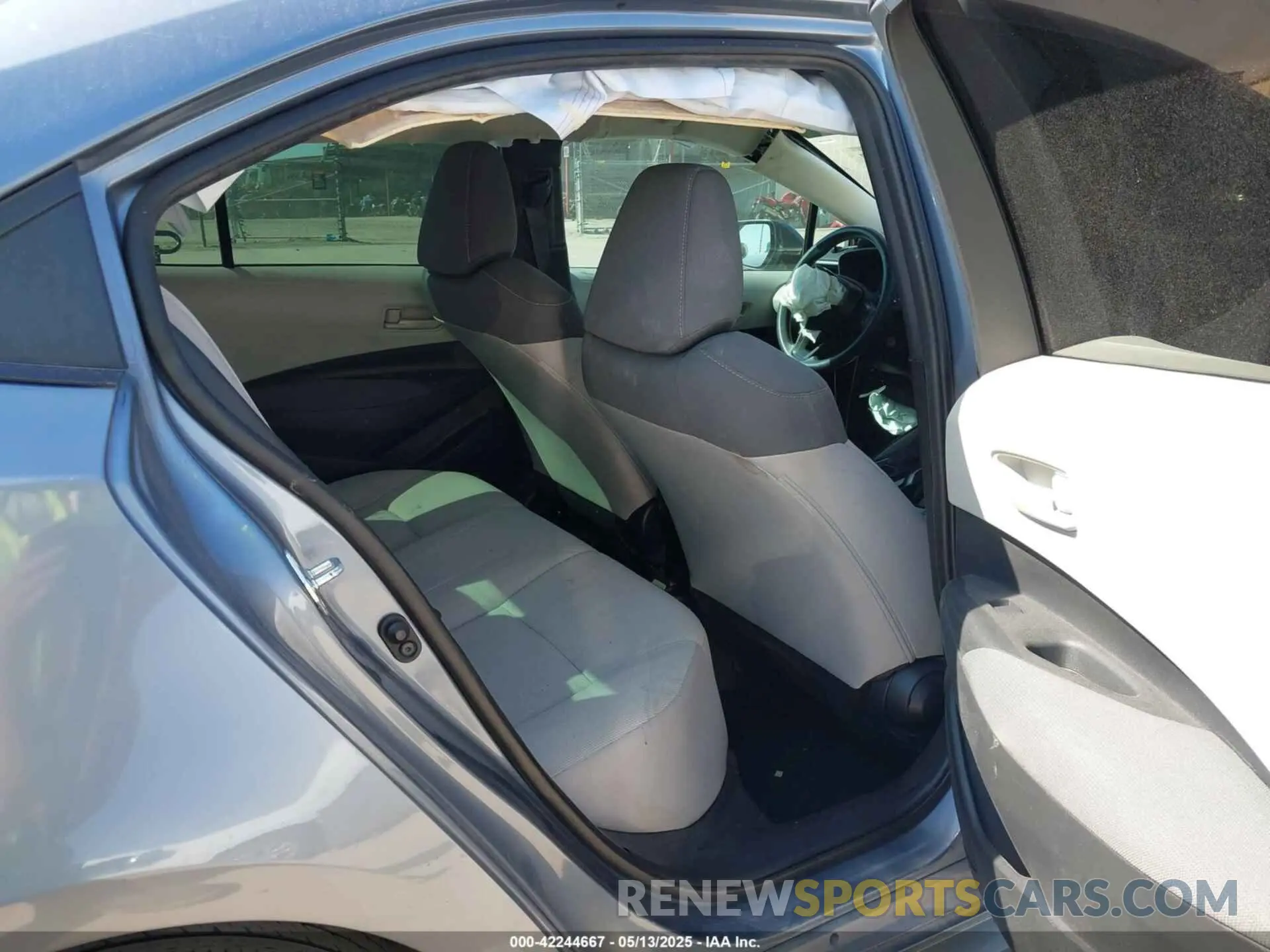 8 Photograph of a damaged car 5YFEPMAE1NP280253 TOYOTA COROLLA 2022