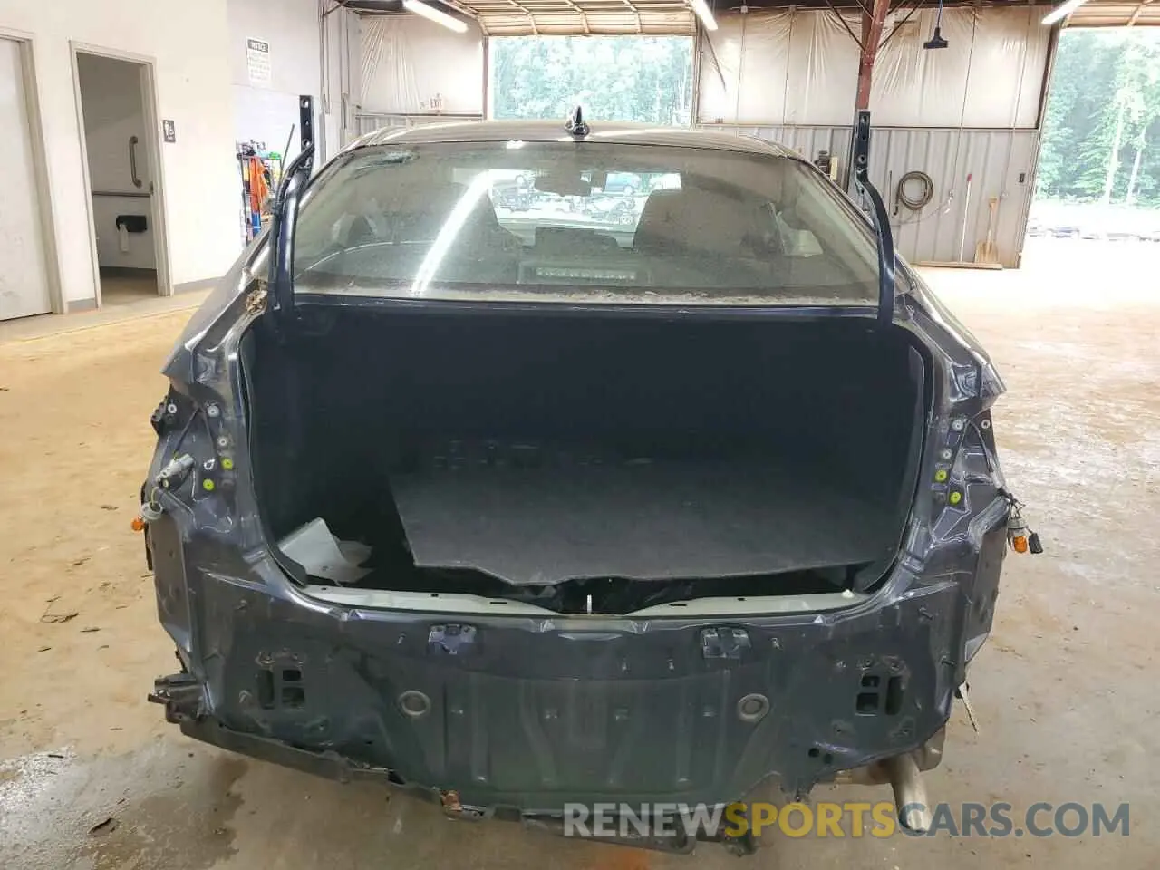6 Photograph of a damaged car 5YFEPMAE1NP284805 TOYOTA COROLLA 2022