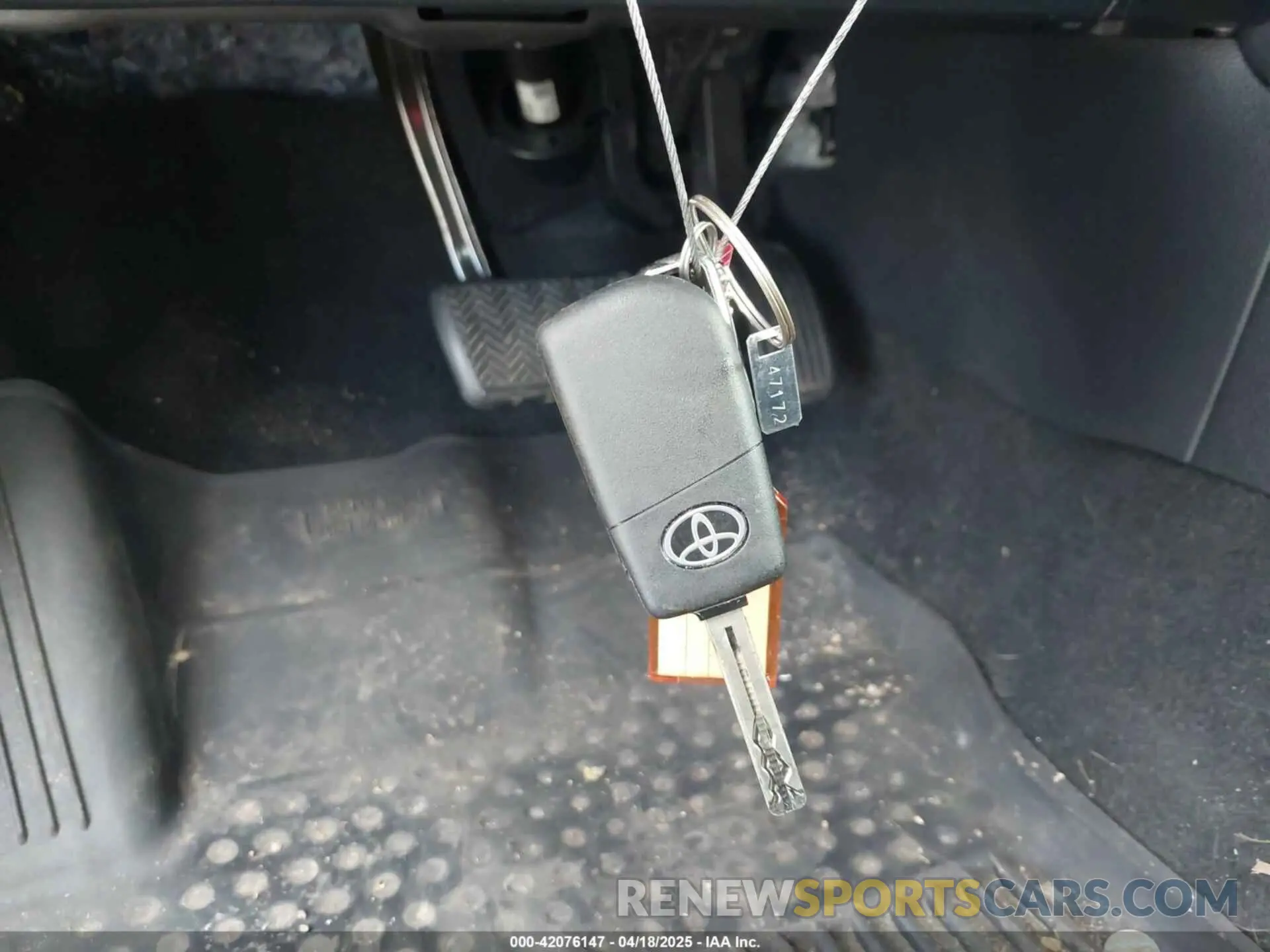 11 Photograph of a damaged car 5YFEPMAE1NP291849 TOYOTA COROLLA 2022