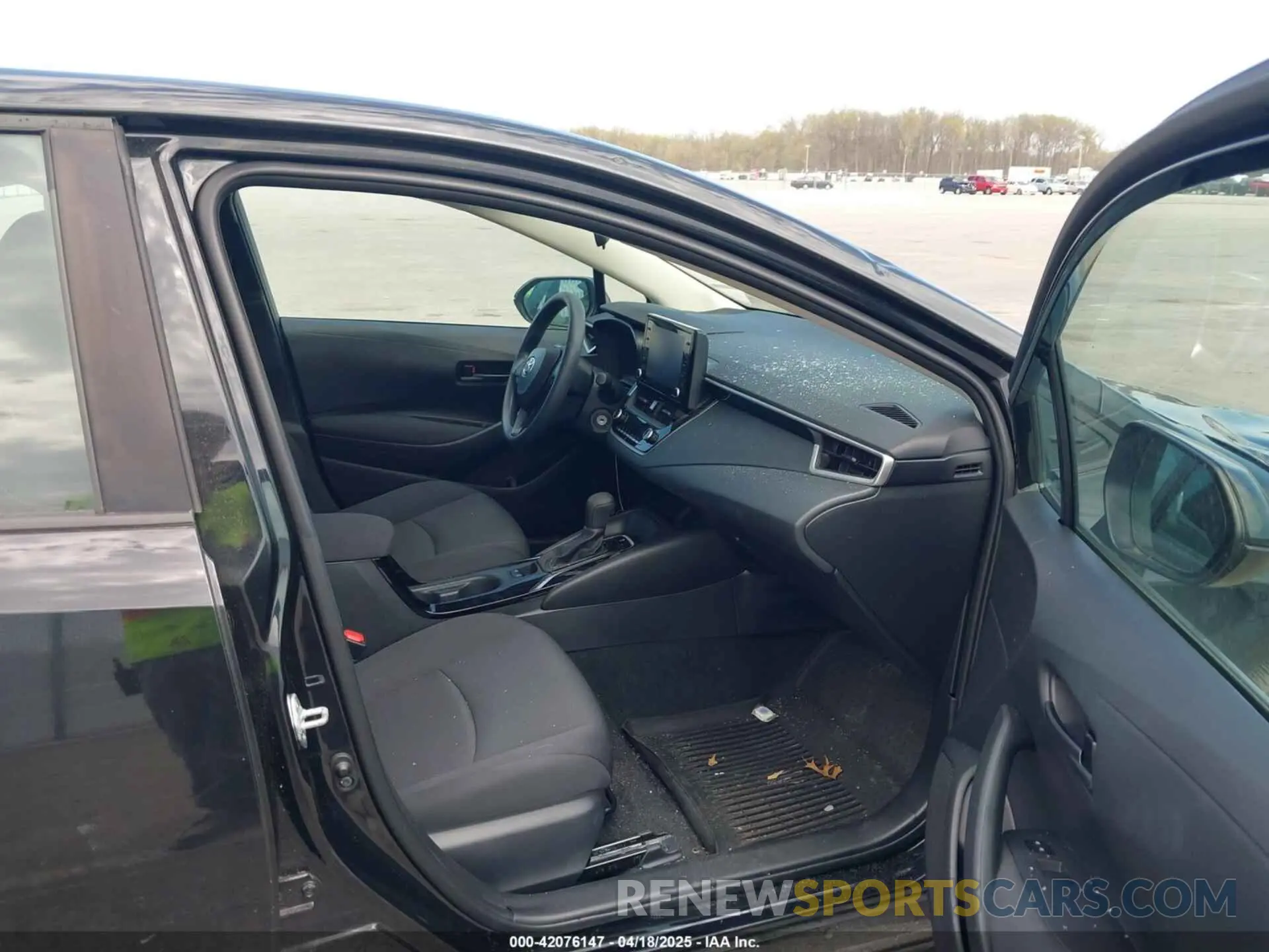 5 Photograph of a damaged car 5YFEPMAE1NP291849 TOYOTA COROLLA 2022