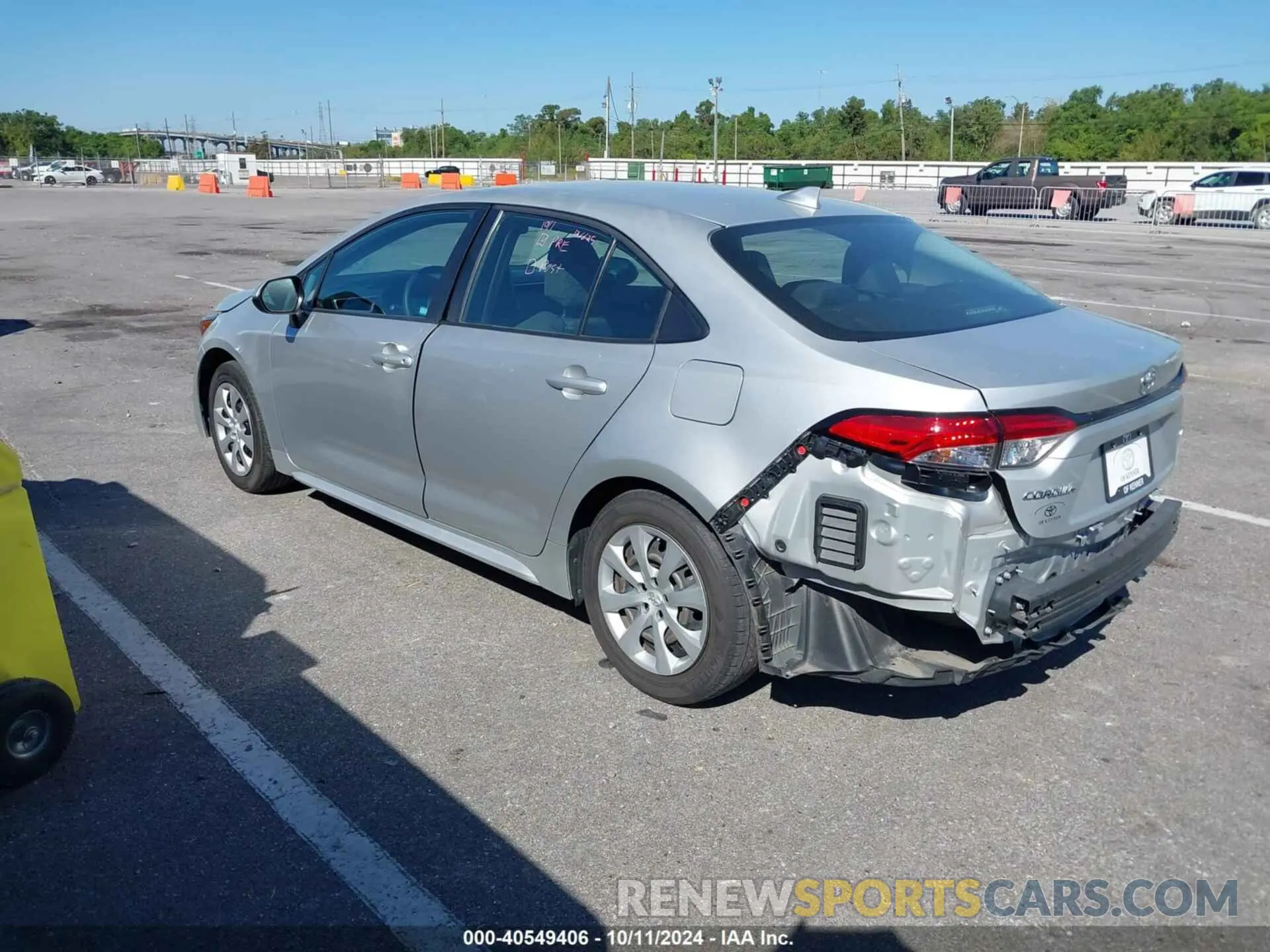 3 Photograph of a damaged car 5YFEPMAE1NP298705 TOYOTA COROLLA 2022