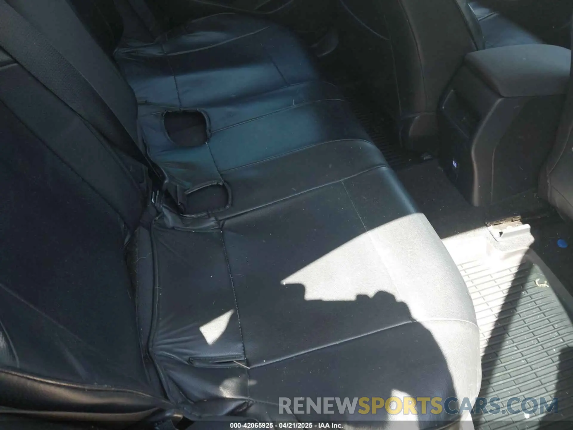 8 Photograph of a damaged car 5YFEPMAE1NP312506 TOYOTA COROLLA 2022