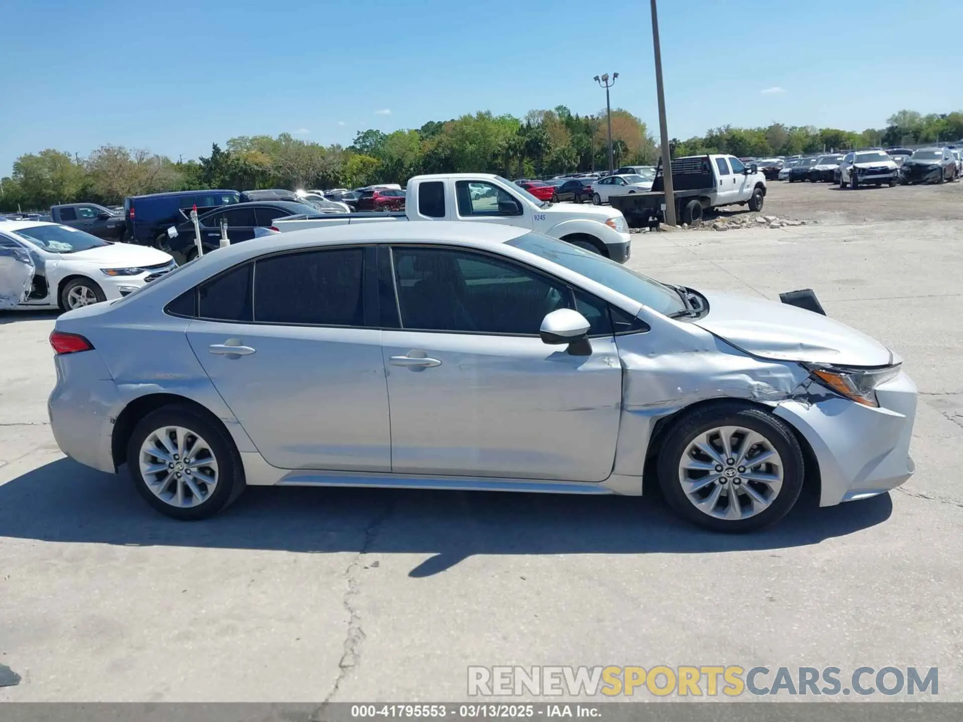 13 Photograph of a damaged car 5YFEPMAE1NP314241 TOYOTA COROLLA 2022