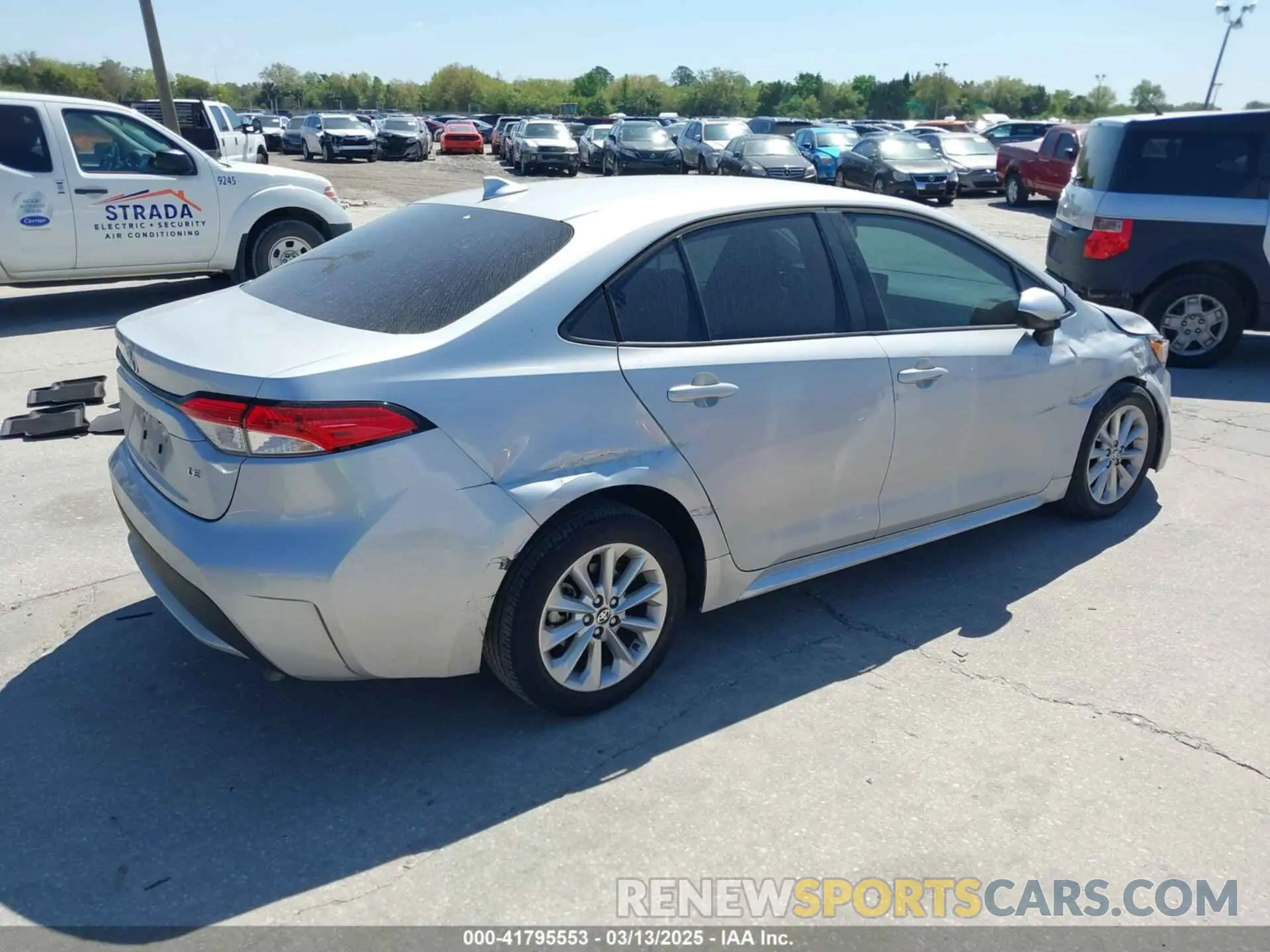 4 Photograph of a damaged car 5YFEPMAE1NP314241 TOYOTA COROLLA 2022