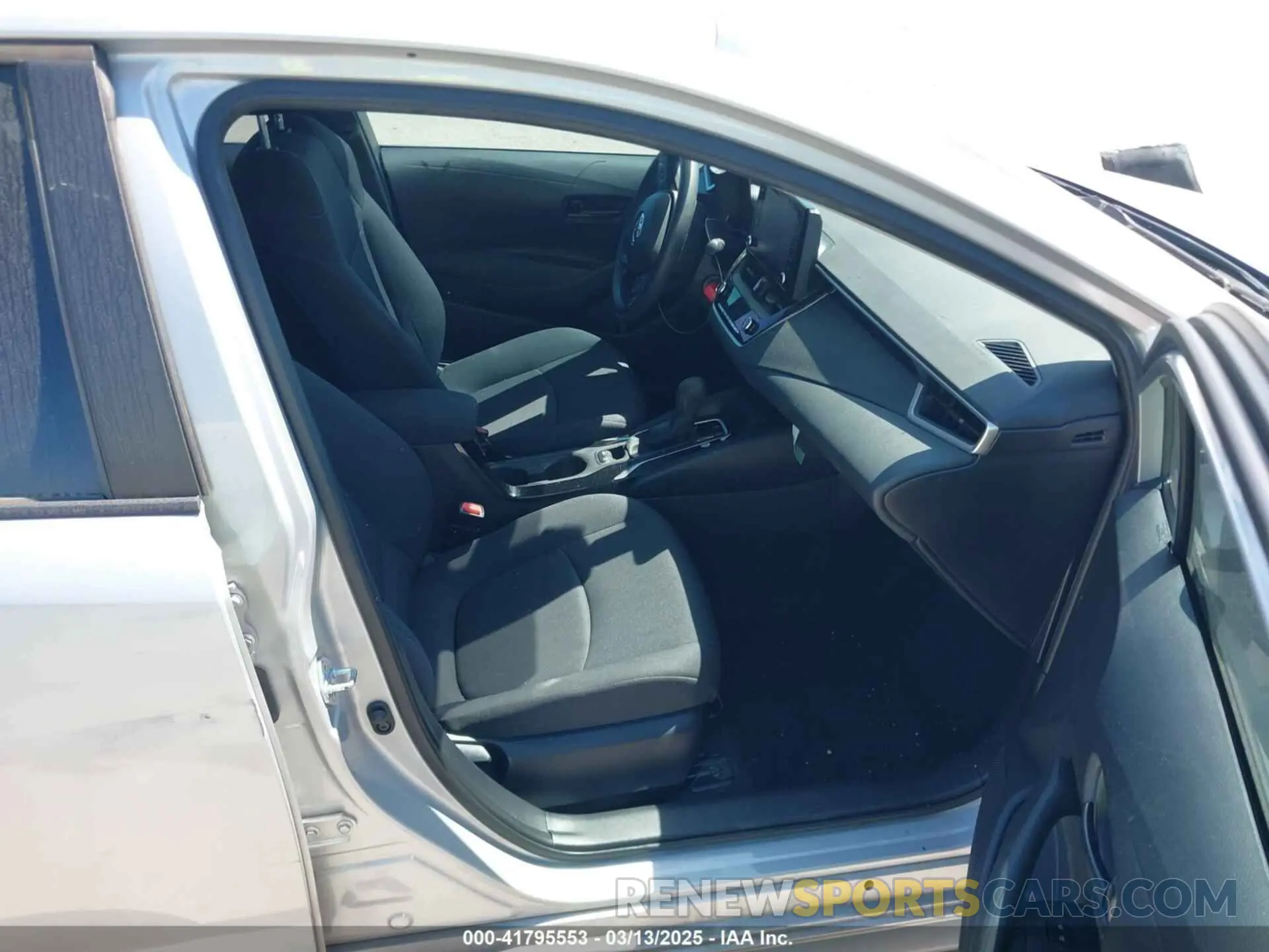 5 Photograph of a damaged car 5YFEPMAE1NP314241 TOYOTA COROLLA 2022