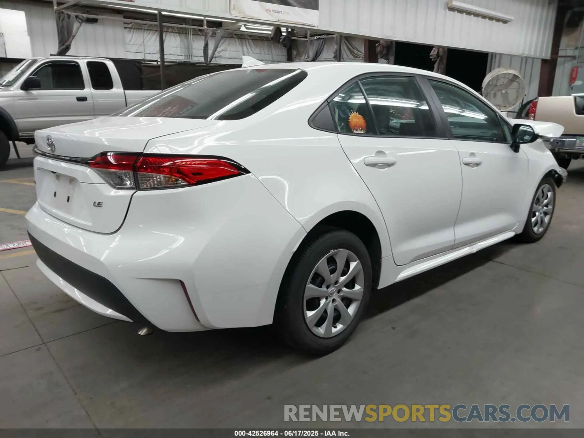 4 Photograph of a damaged car 5YFEPMAE1NP326017 TOYOTA COROLLA 2022