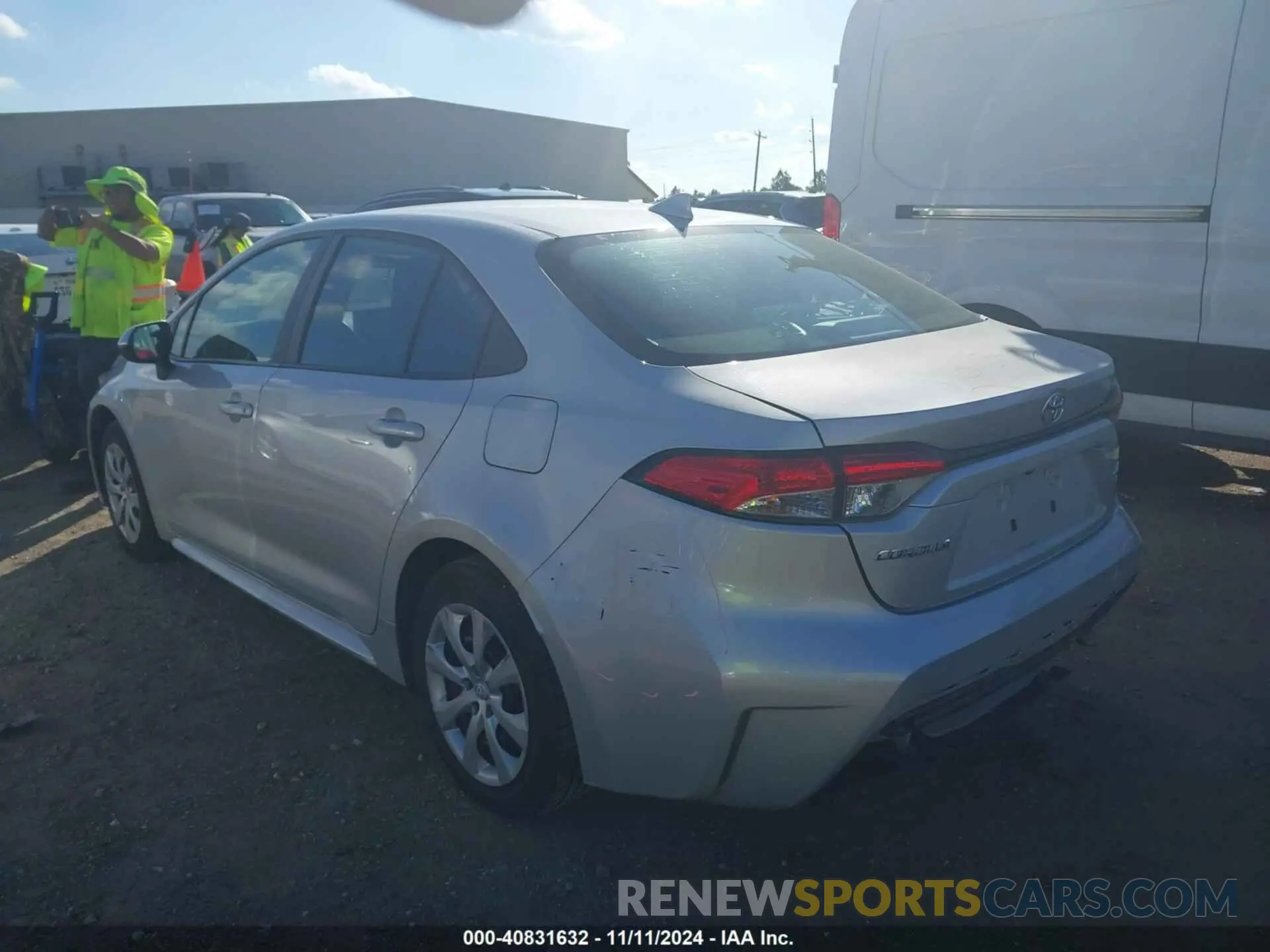 3 Photograph of a damaged car 5YFEPMAE1NP326034 TOYOTA COROLLA 2022