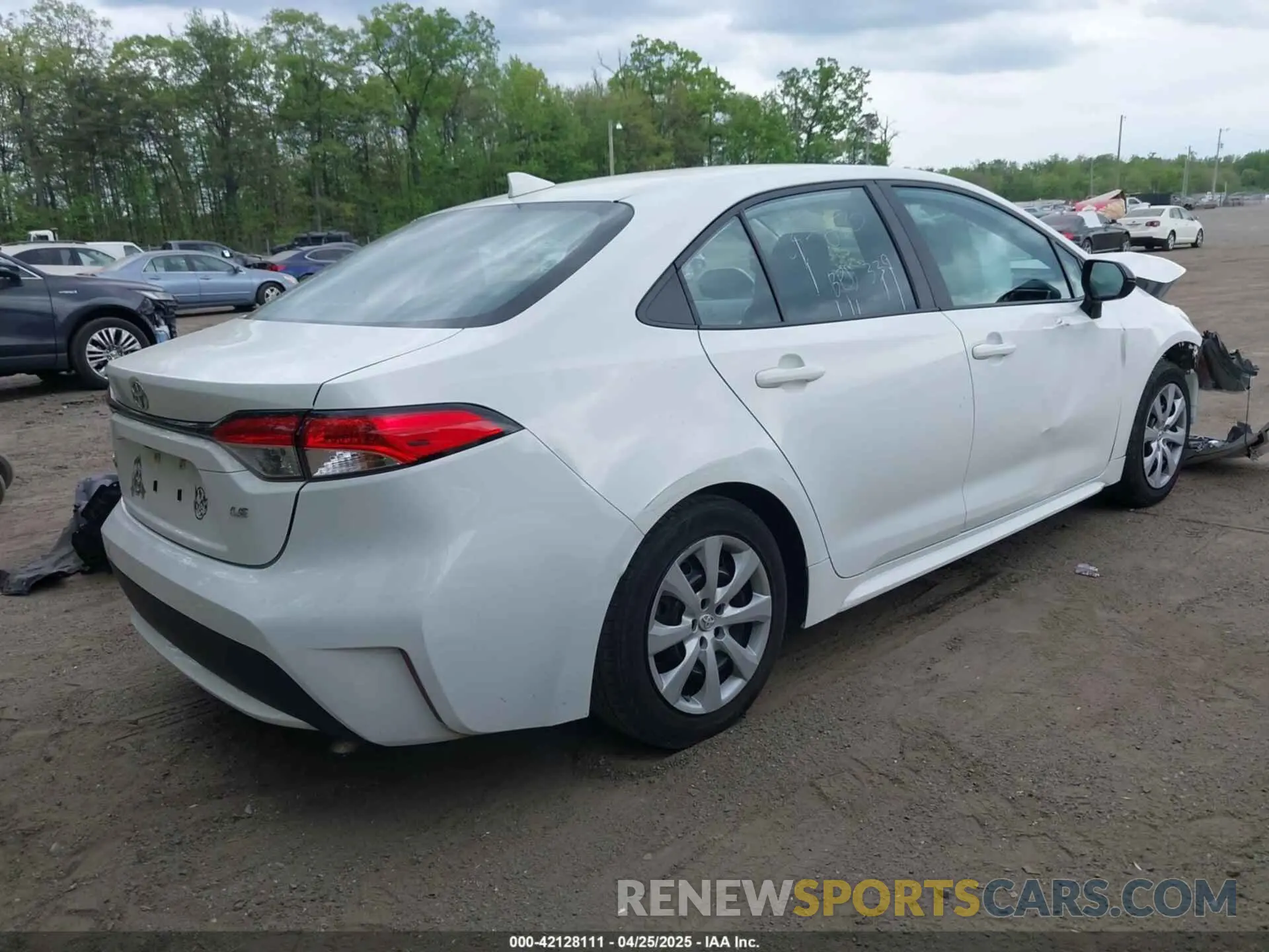 4 Photograph of a damaged car 5YFEPMAE1NP328687 TOYOTA COROLLA 2022