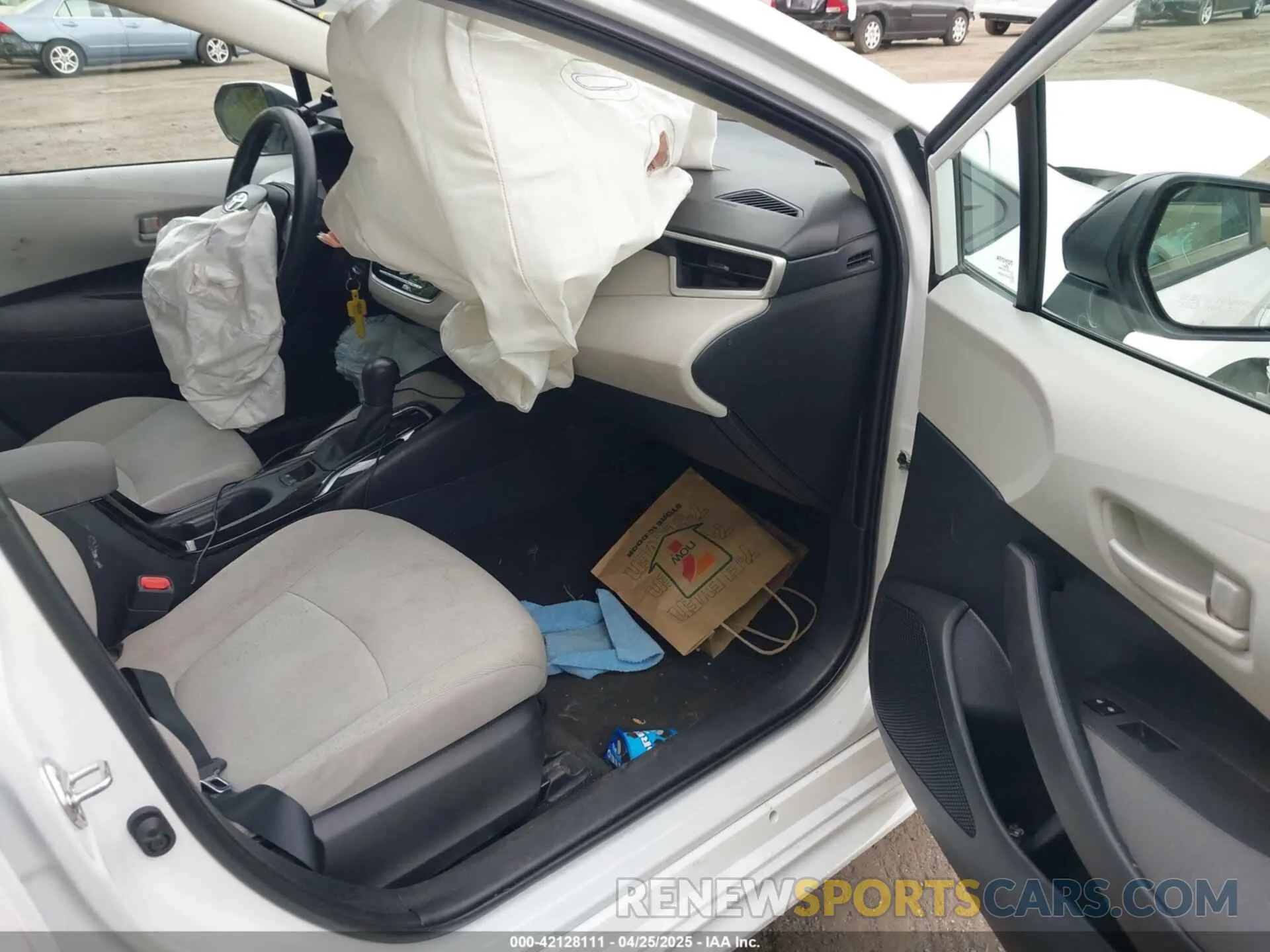 5 Photograph of a damaged car 5YFEPMAE1NP328687 TOYOTA COROLLA 2022