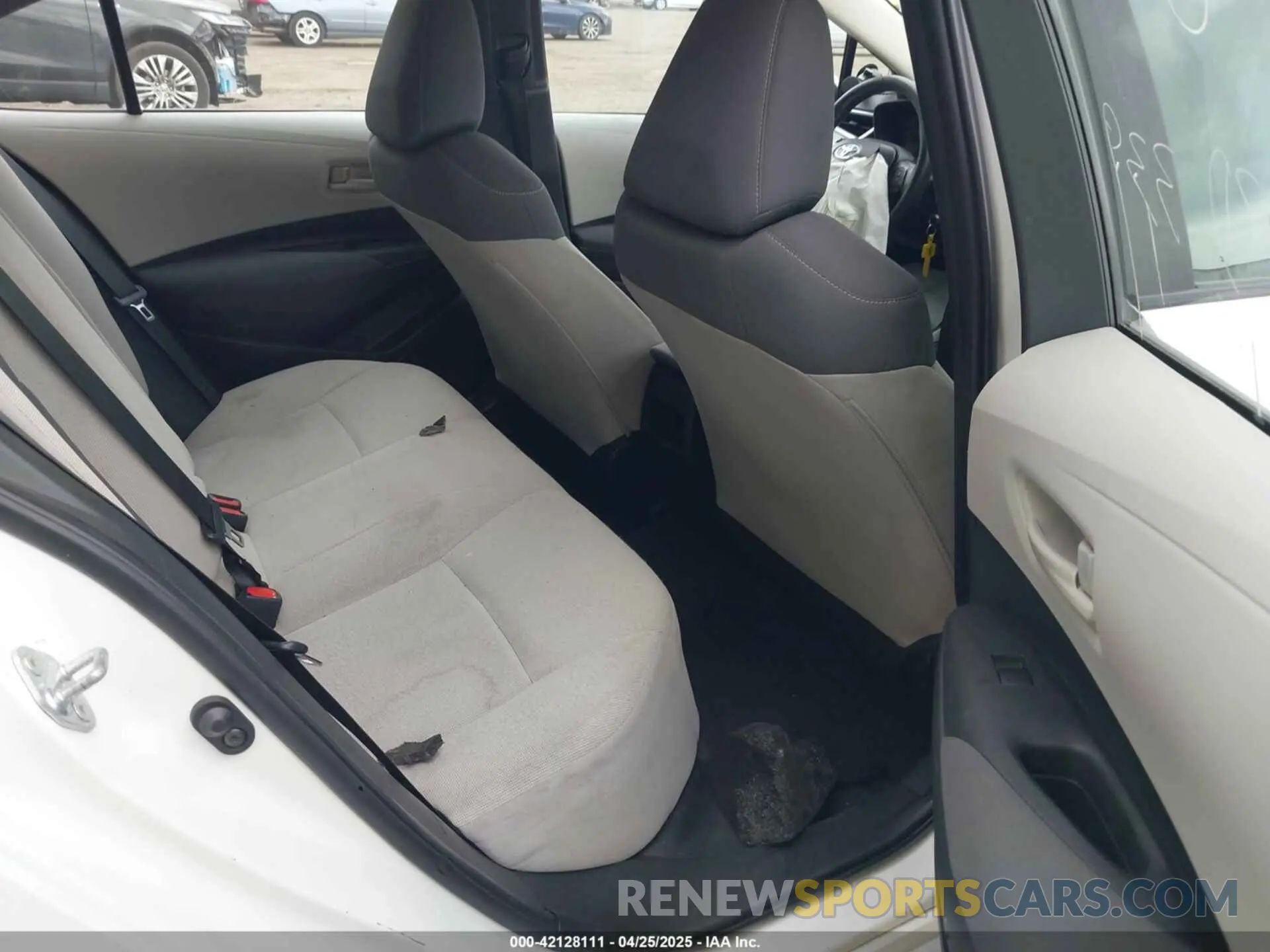 8 Photograph of a damaged car 5YFEPMAE1NP328687 TOYOTA COROLLA 2022